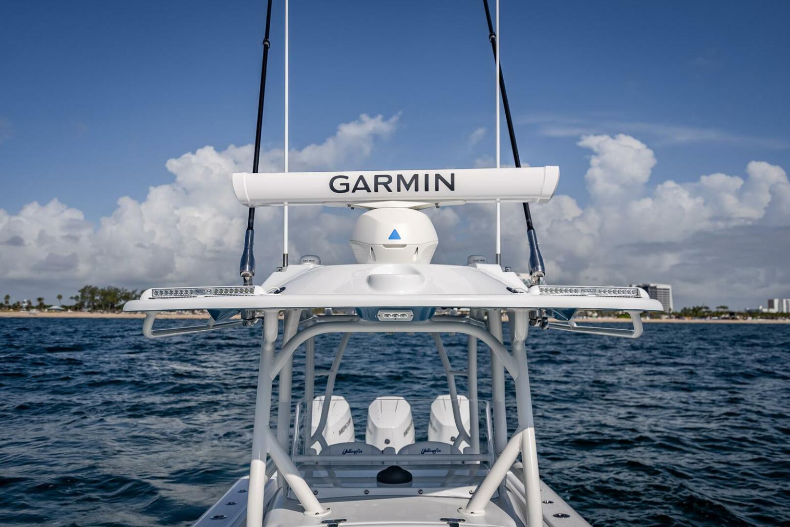 Yellowfin-34 Offshore 2025-34 Offshore FL-US-2025 Yellowfin 34 Offshore boat with Garmin equipment on open water.-9806499 | Thumbnail
