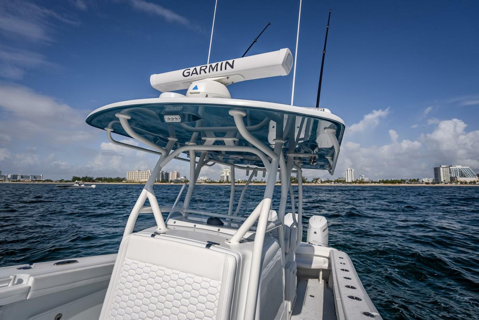 Yellowfin-34 Offshore 2025-34 Offshore FL-US-2025 Yellowfin 34 Offshore boat on water, featuring Garmin equipment, with city skyline in background.-9806499 | Thumbnail