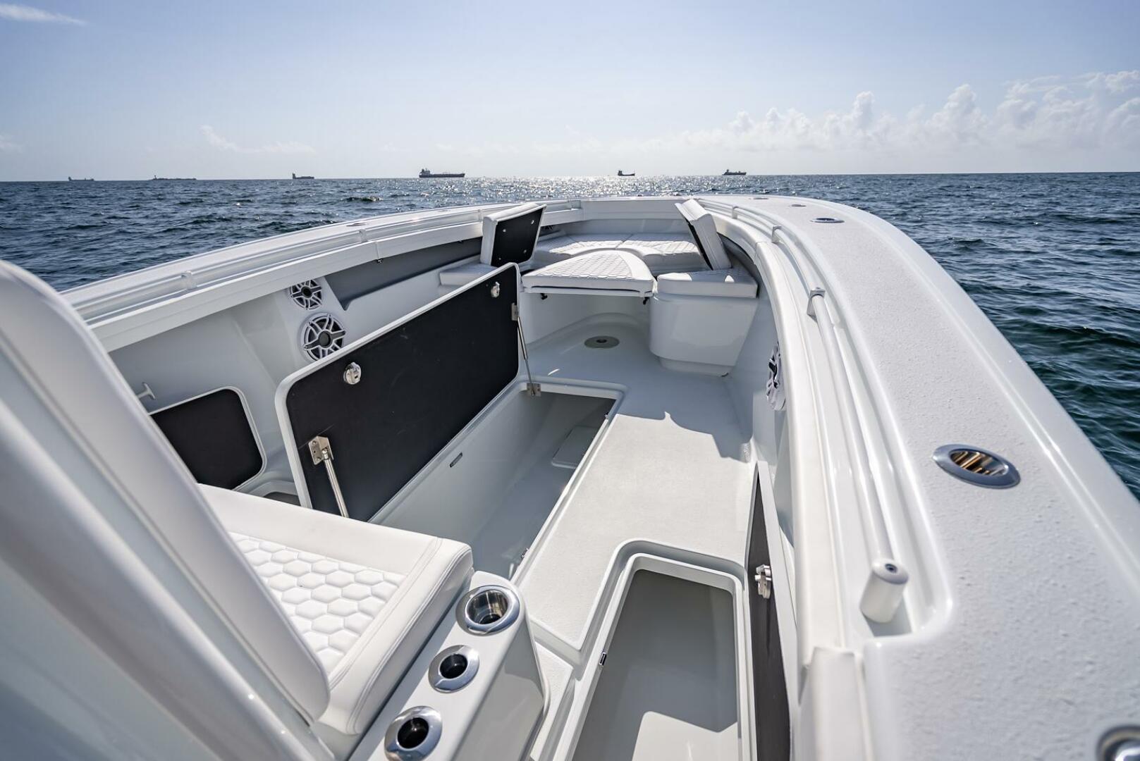 Yellowfin-34 Offshore 2025-34 Offshore FL-US-2025 Yellowfin 34 Offshore boat interior, featuring spacious deck and seating, on open sea.-9806499 | Thumbnail