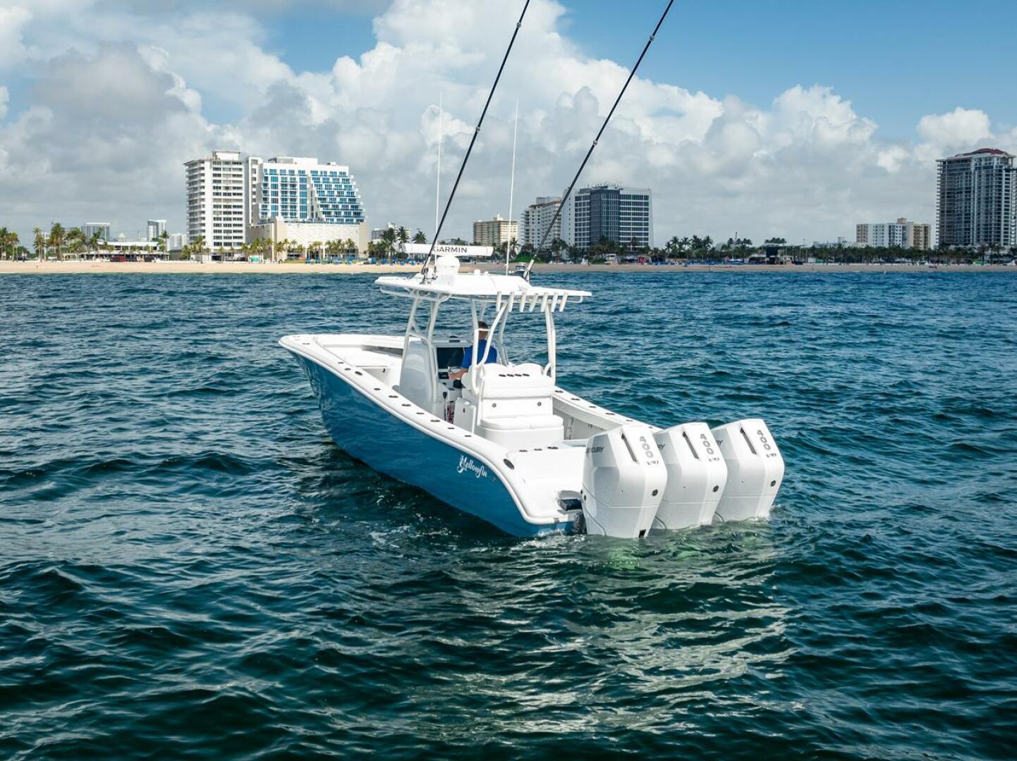 Yellowfin-34 Offshore 2025-34 Offshore FL-US-2025 Yellowfin 34 Offshore boat on ocean near city skyline.-9806499 | Thumbnail