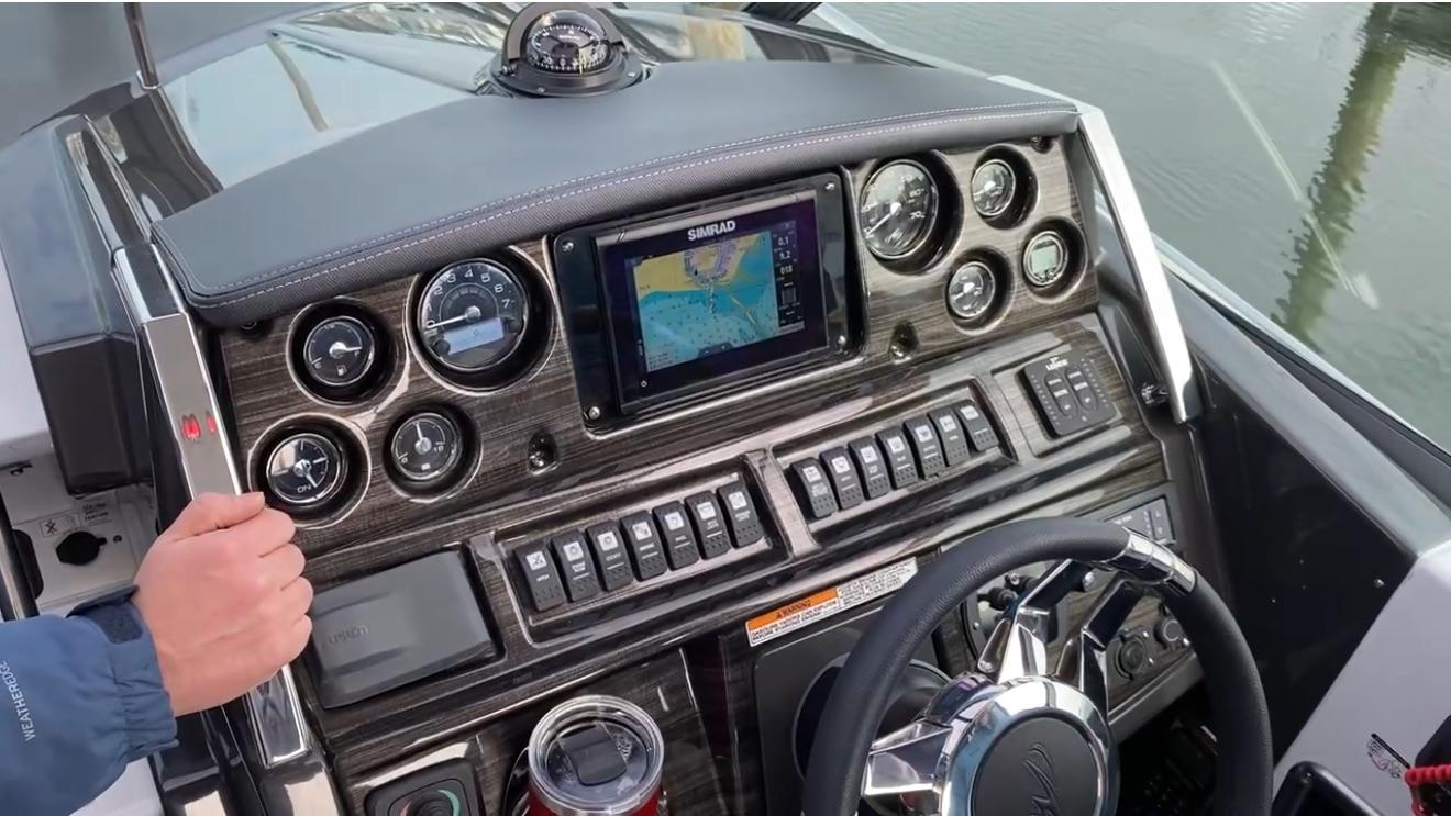 2022-monterey-295-sport-yacht-power-9796512-20250516095617673-1_XLARGE