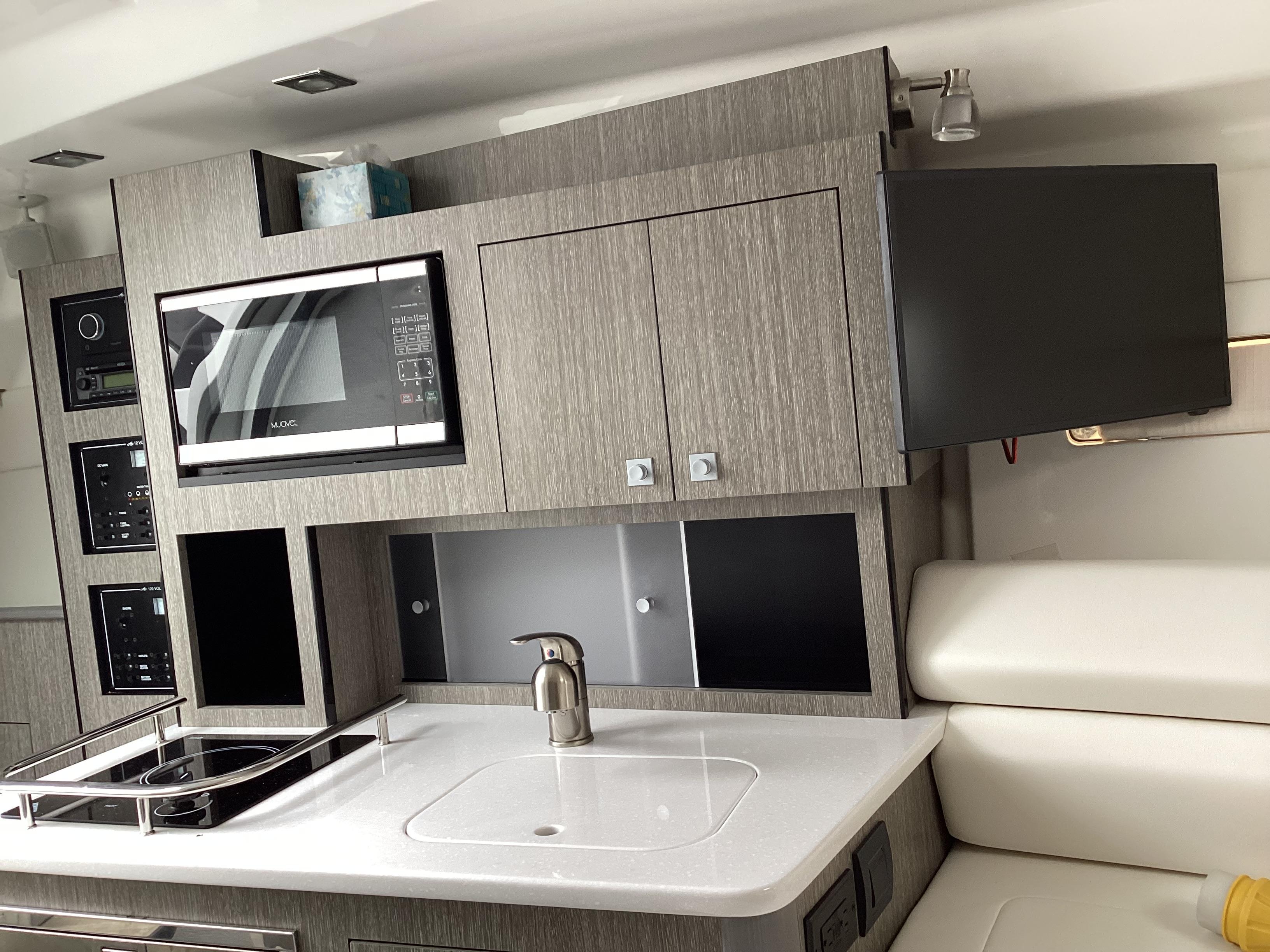 2022-monterey-295-sport-yacht-power-9796512-20250528144442173-1_XLARGE
