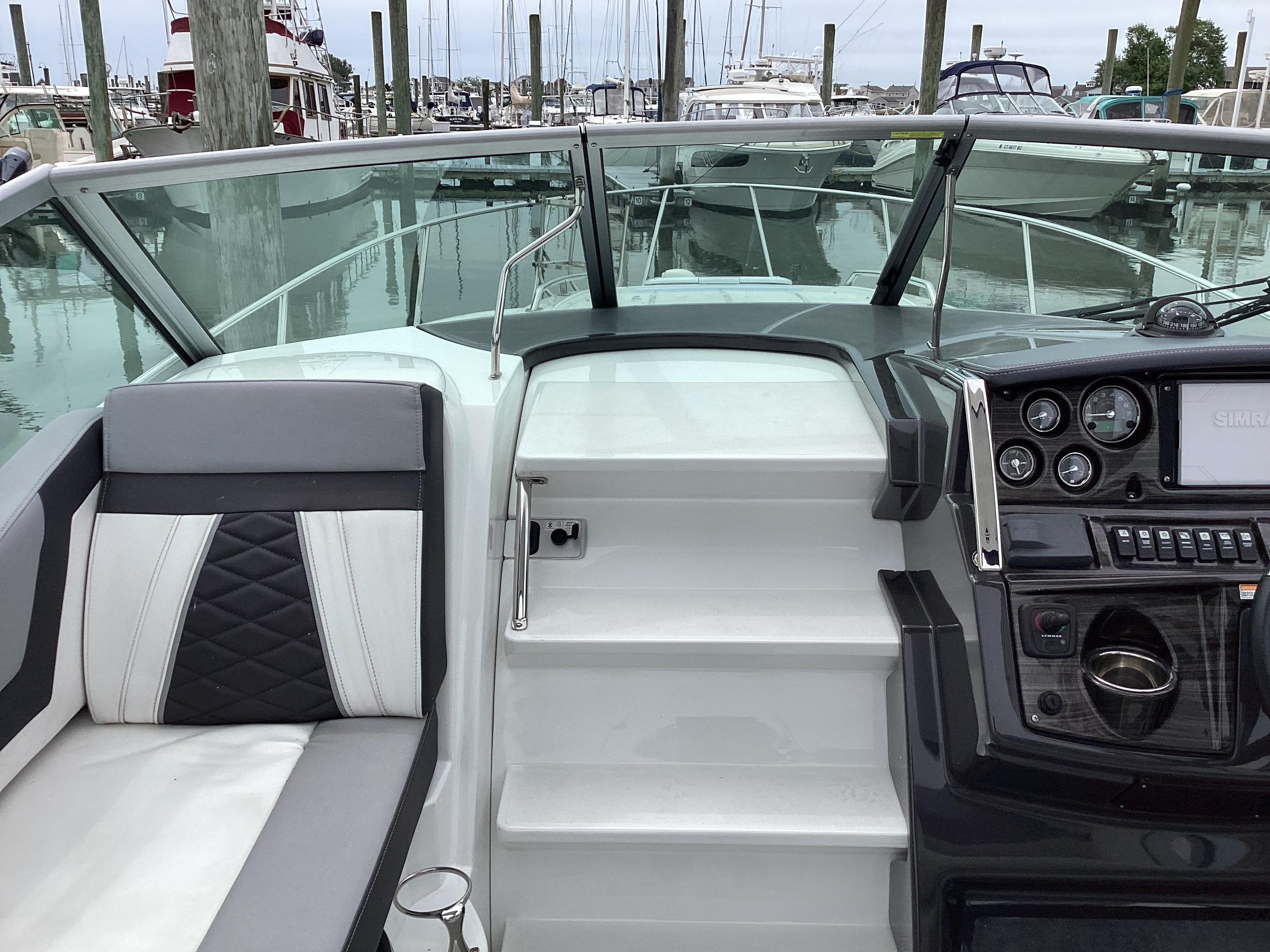 2022-monterey-295-sport-yacht-power-9796512-20250528144459969-1_XLARGE
