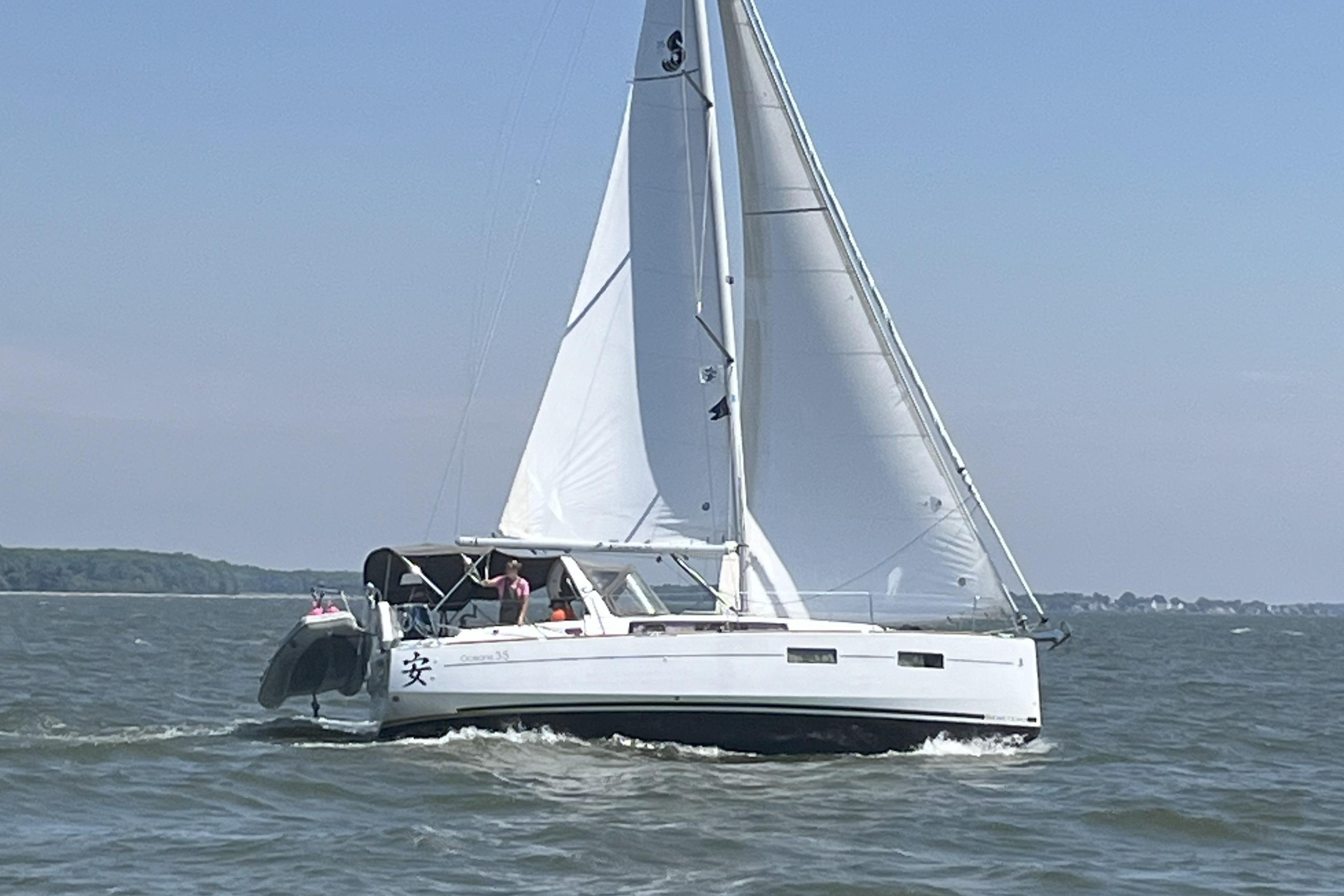 35' Beneteau 2016