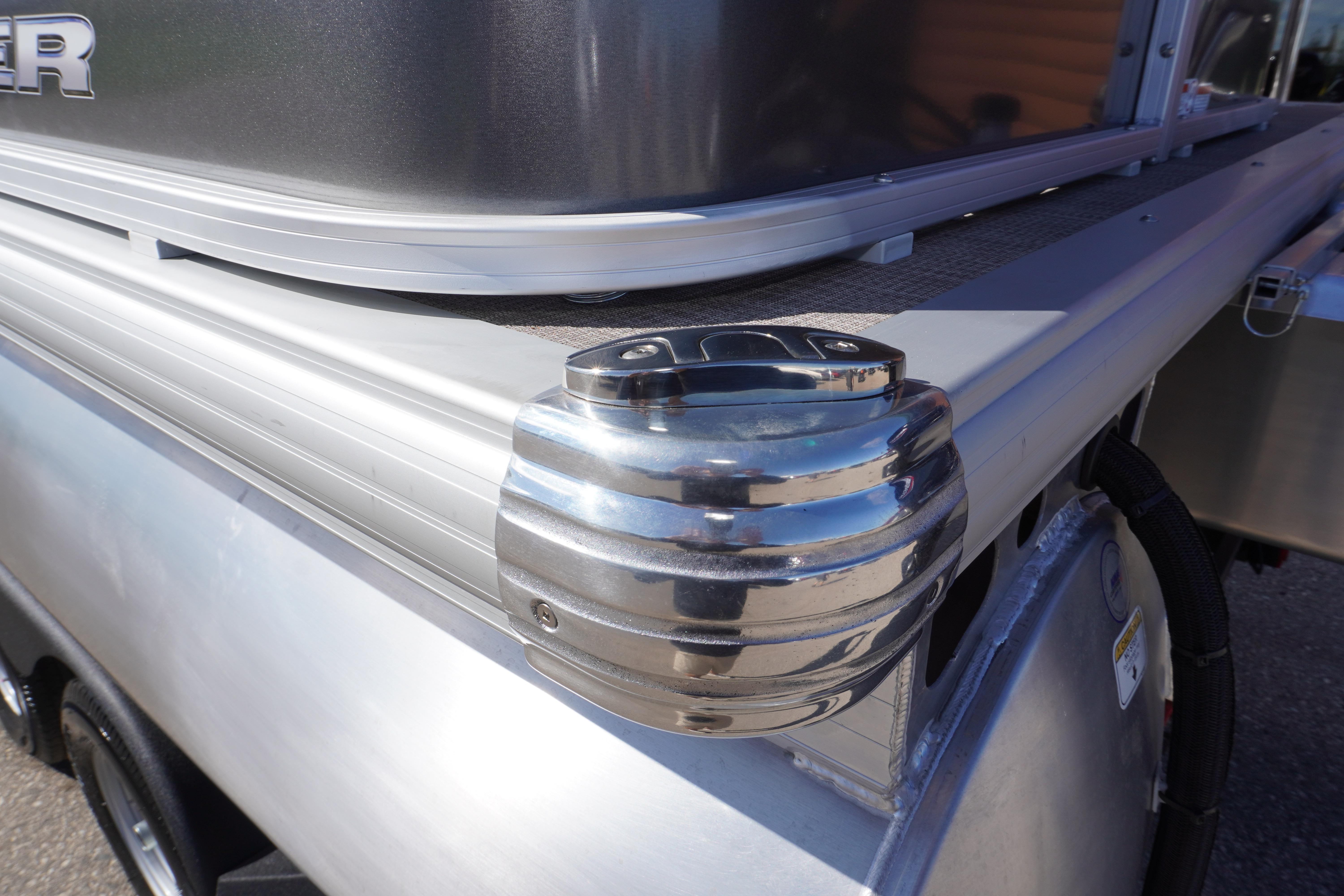 2024 Sun Tracker Fishin' Barge 20 DLX pontoon boat corner detail.