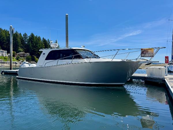 2020 Coastal Craft 33 Express