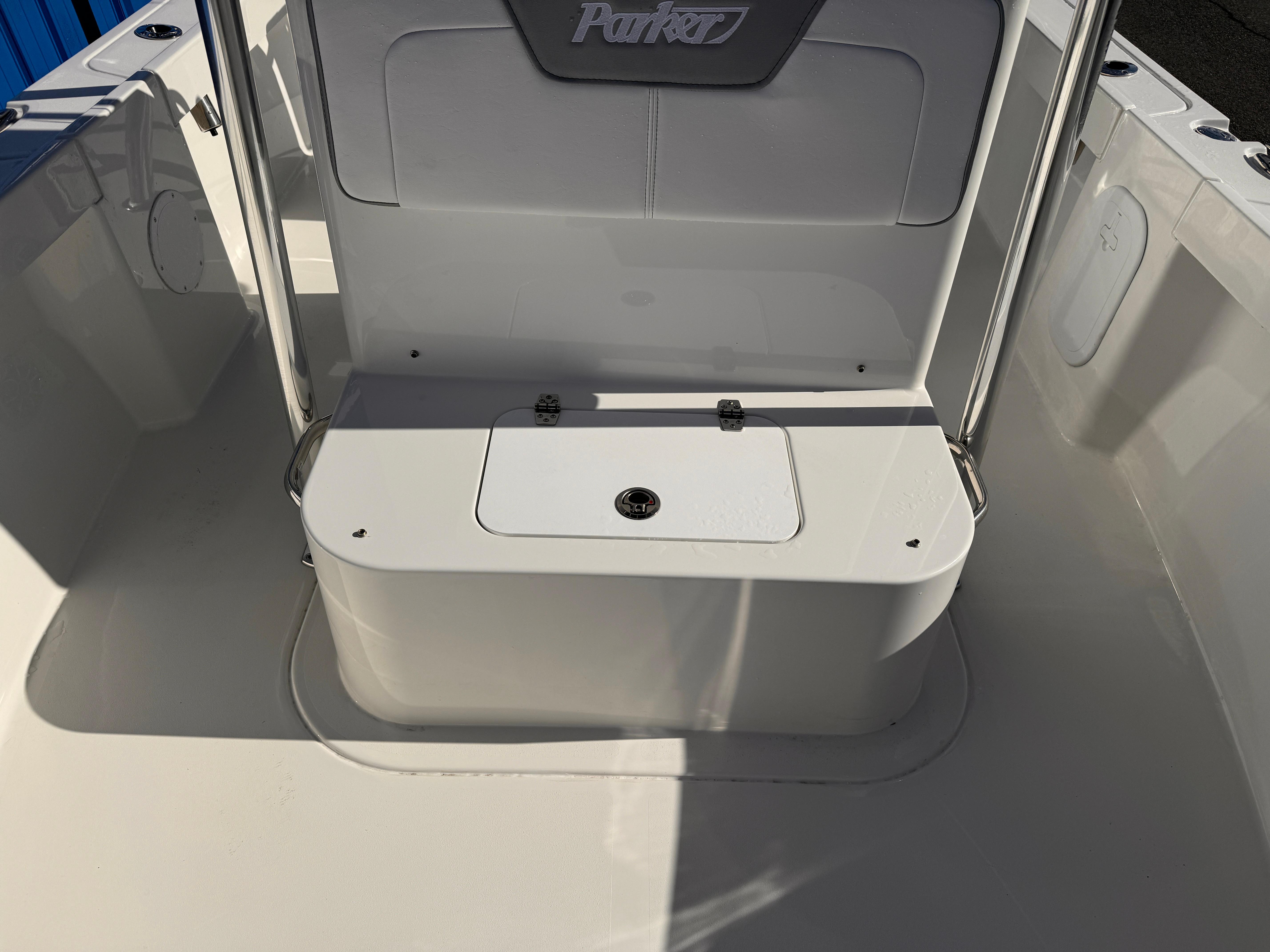 2025-parker-18se-center-console-power-9756526-20250412105153776-1_xlarge