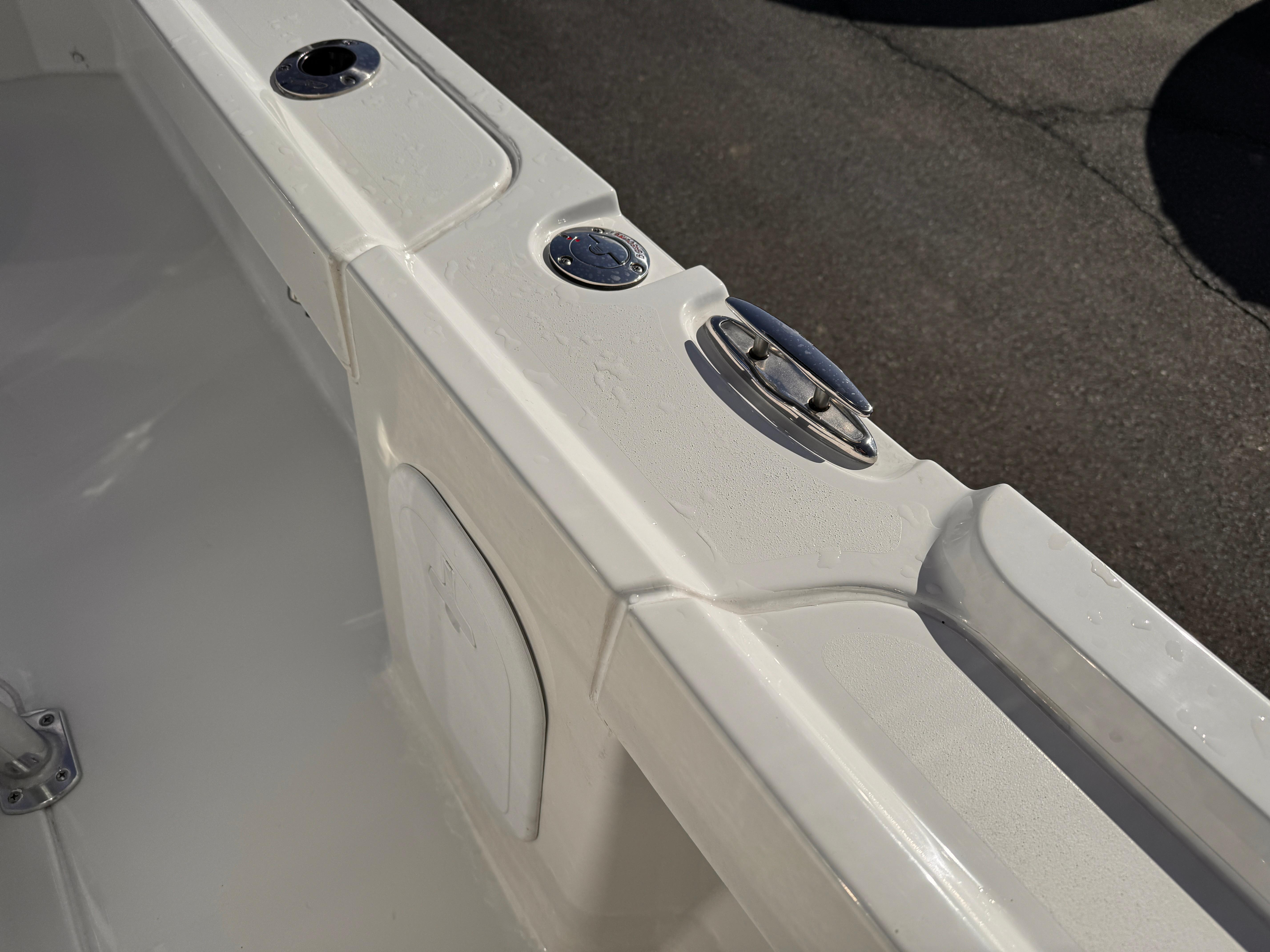 2025-parker-18se-center-console-power-9756526-20250412105204728-1_xlarge