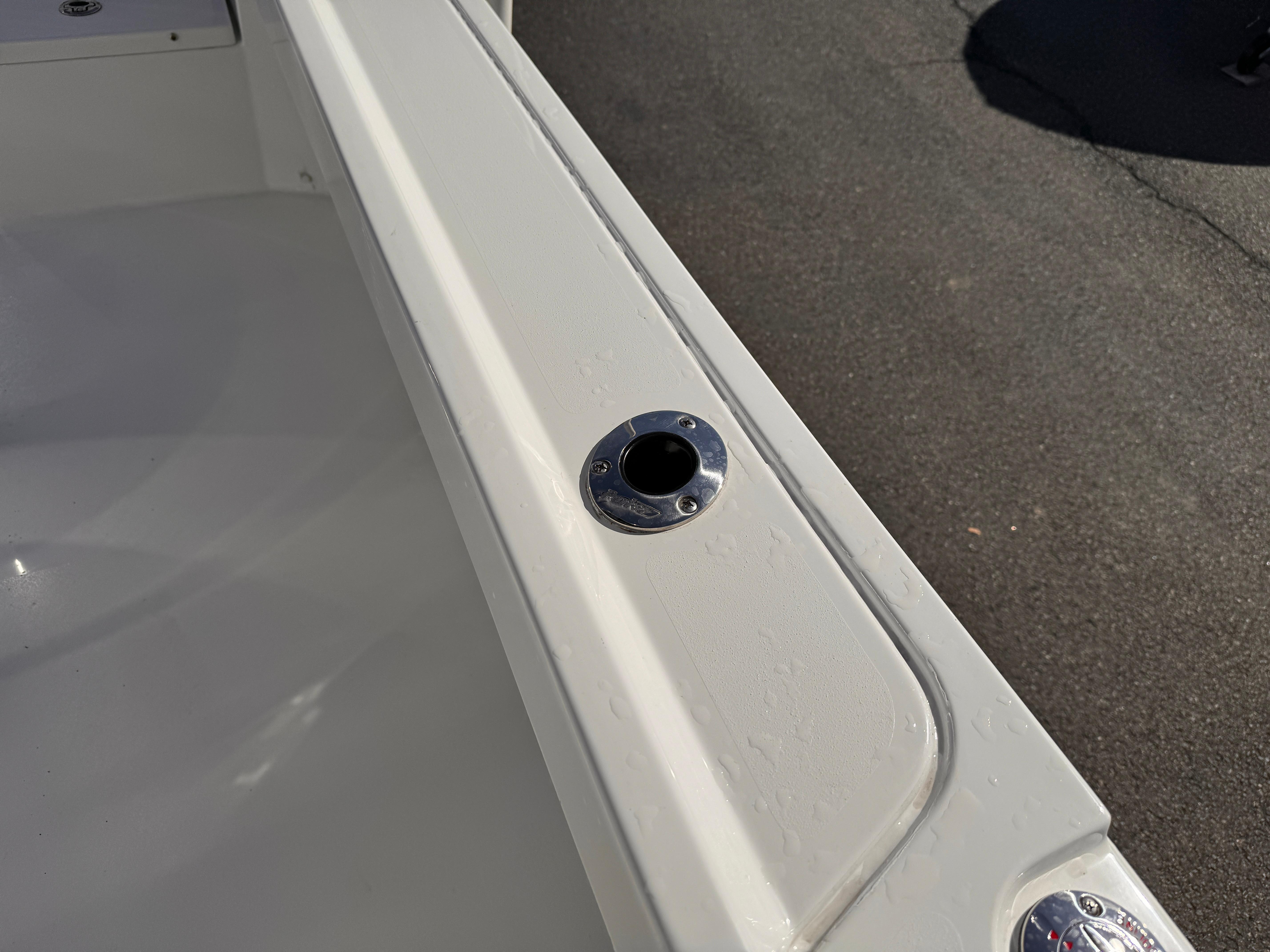 2025-parker-18se-center-console-power-9756526-20250412105209749-1_xlarge
