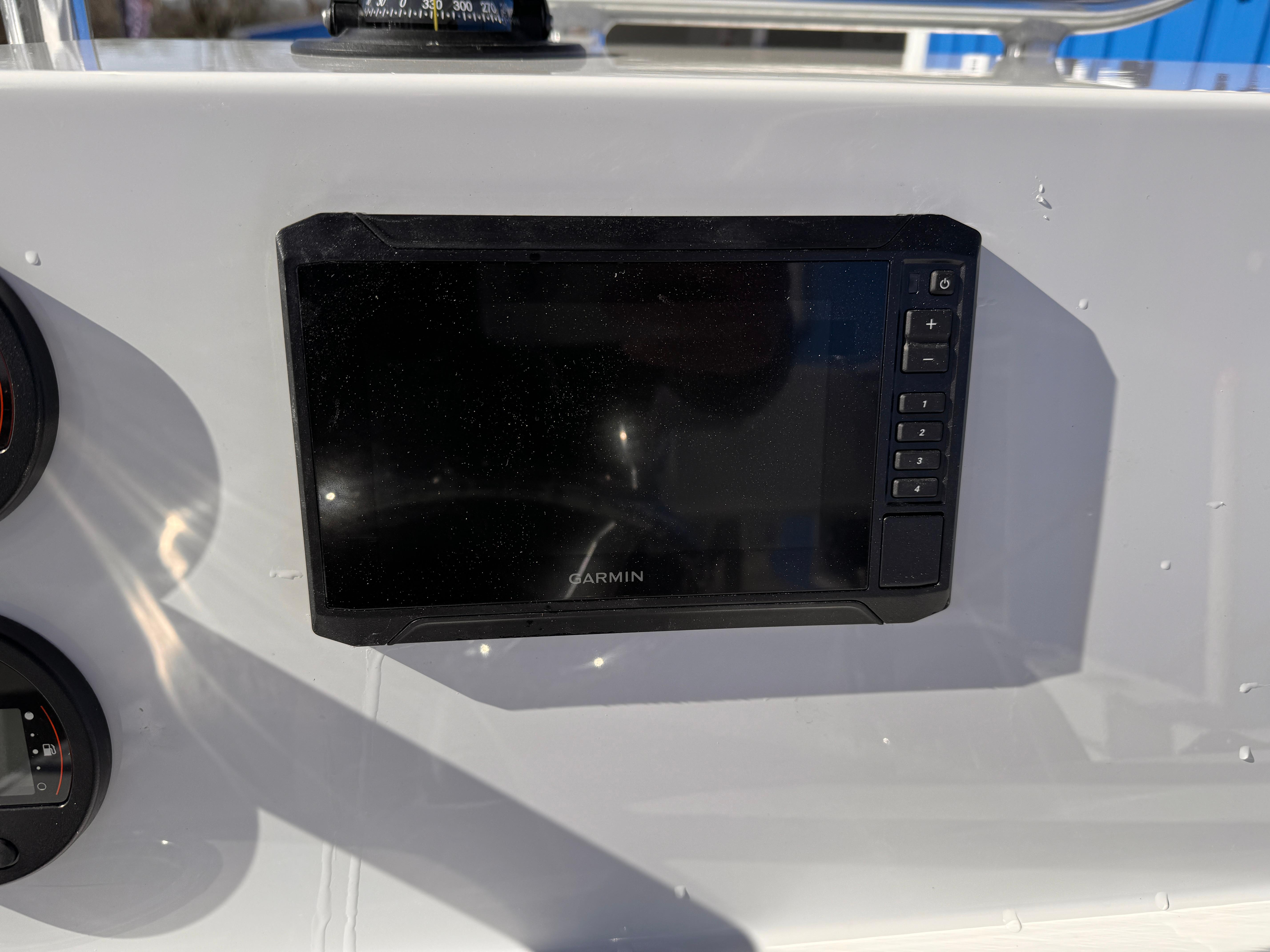 2025-parker-18se-center-console-power-9756526-20250412105222723-1_xlarge