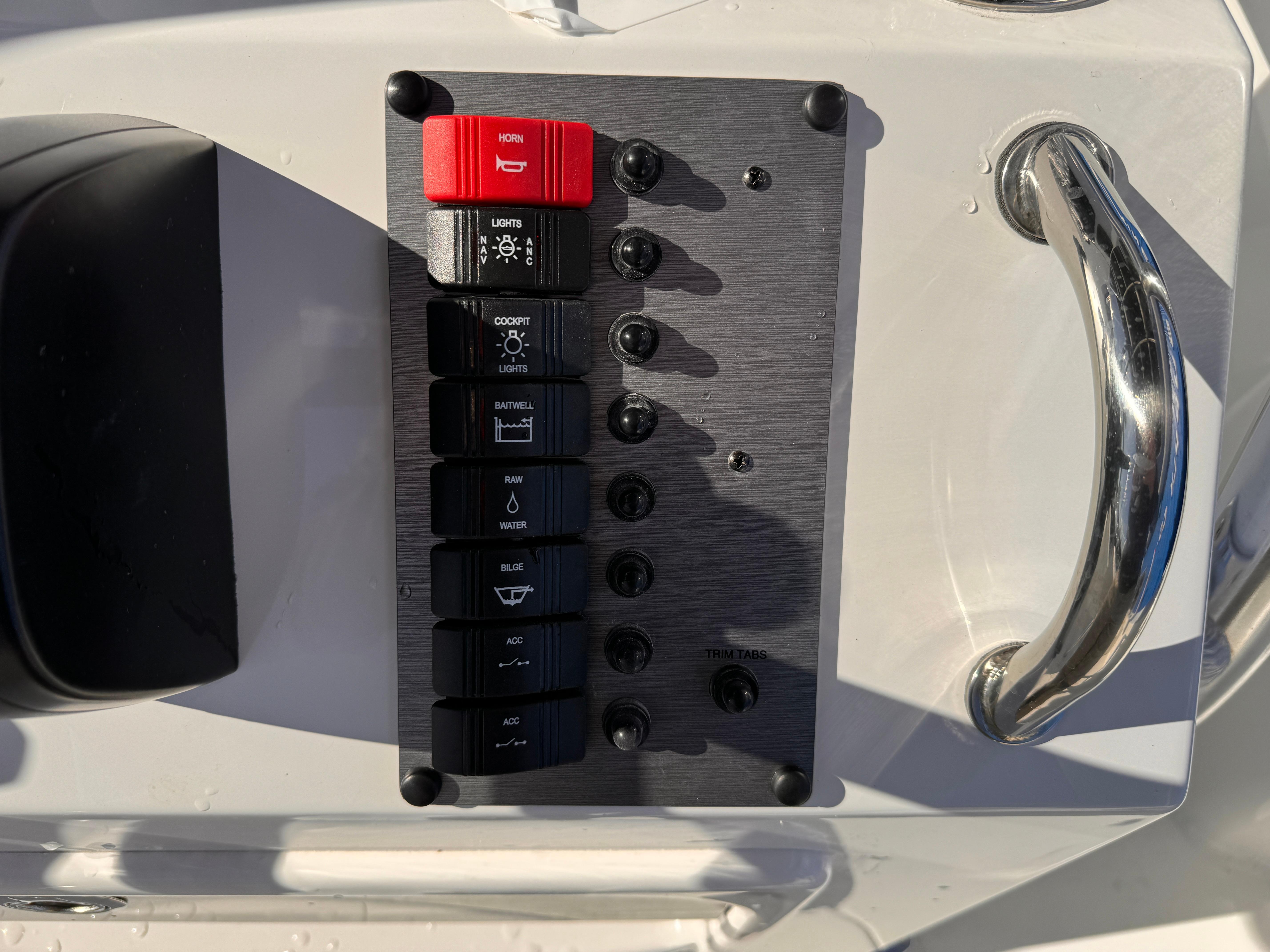 2025-parker-18se-center-console-power-9756526-20250412105241334-1_xlarge