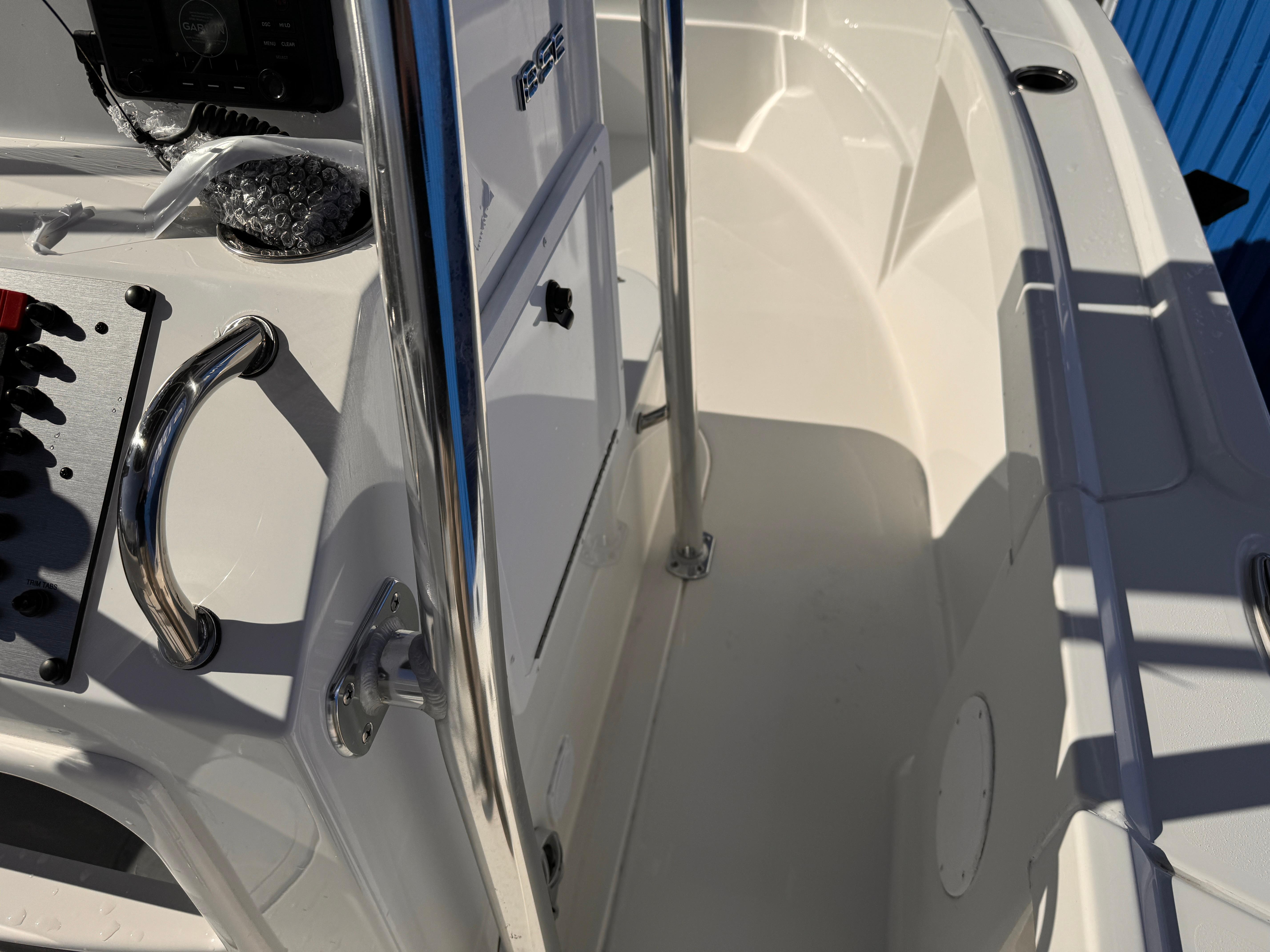 2025-parker-18se-center-console-power-9756526-20250412105251505-1_xlarge