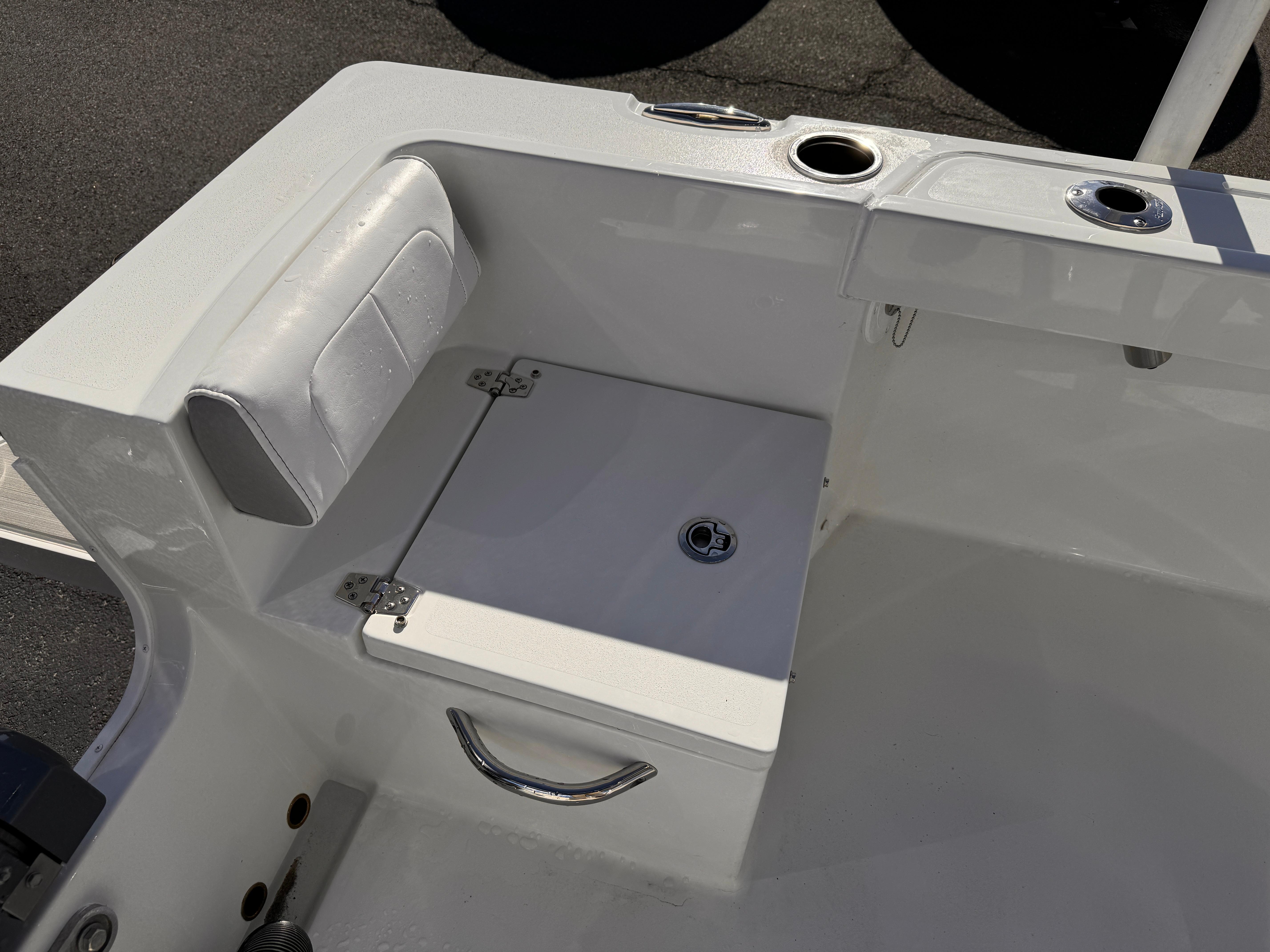 2025-parker-18se-center-console-power-9756526-20250412105315405-1_xlarge