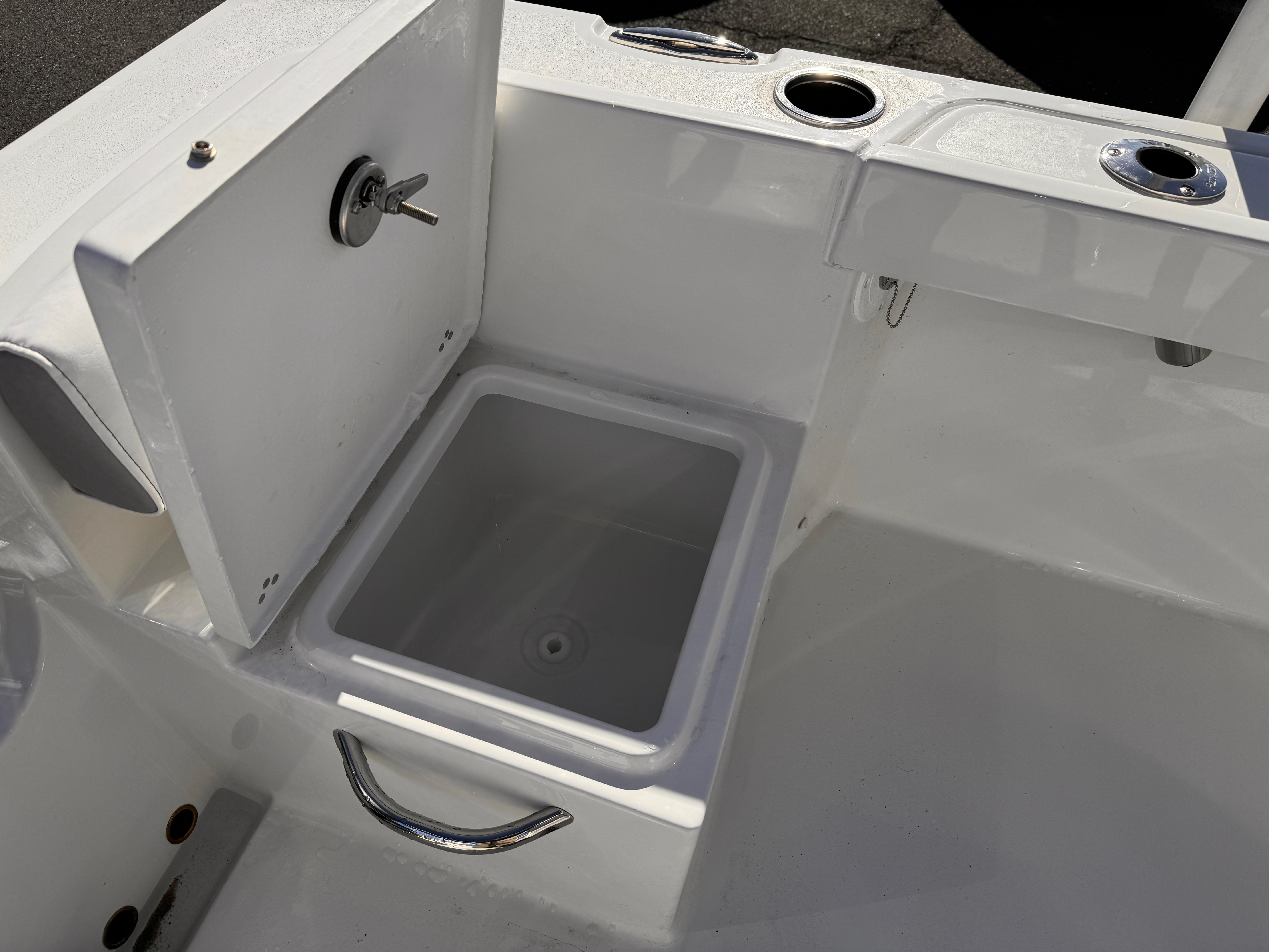 2025-parker-18se-center-console-power-9756526-20250412105320327-1_xlarge