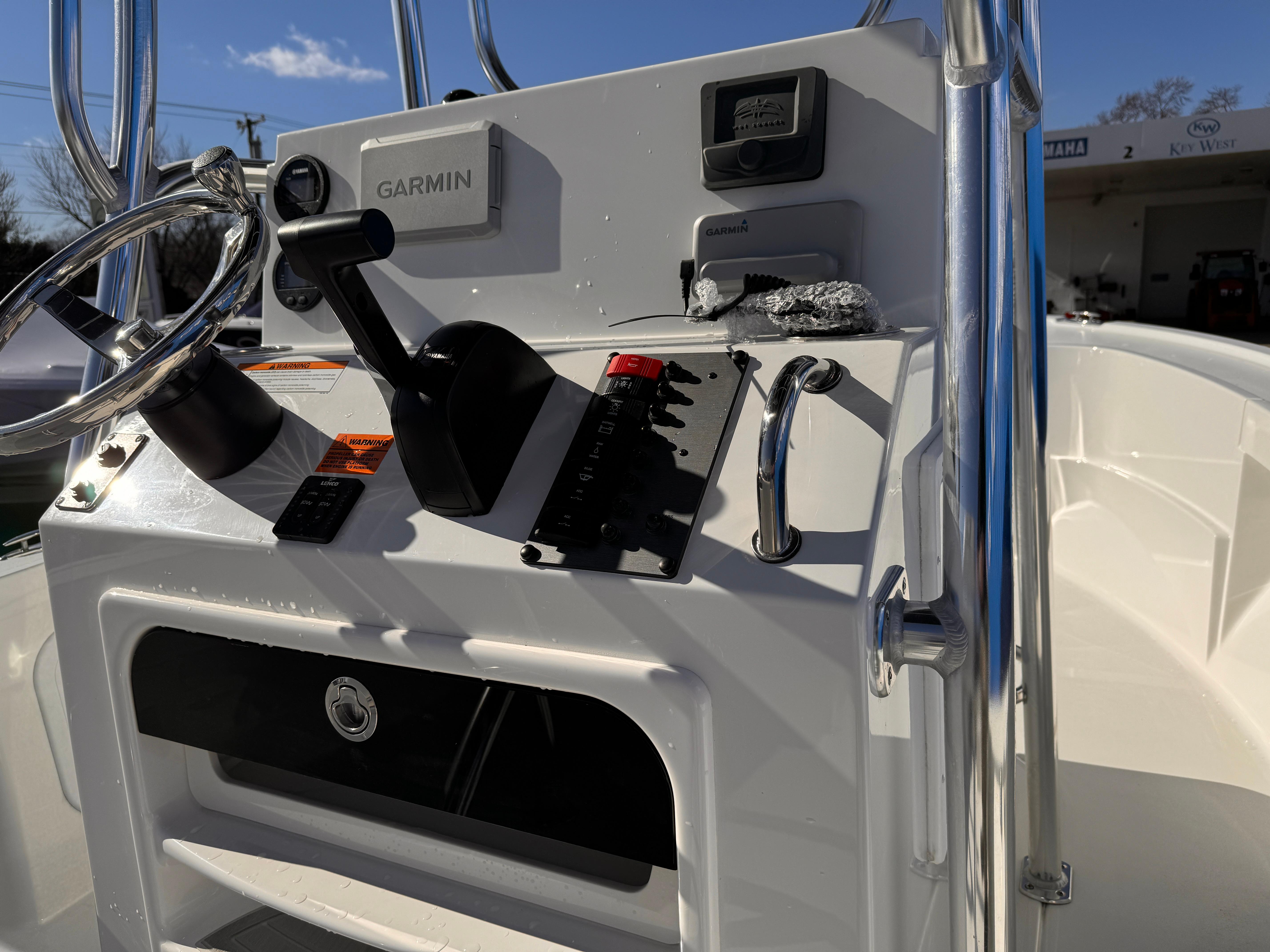 2025-parker-18se-center-console-power-9756526-20250412105343391-1_xlarge