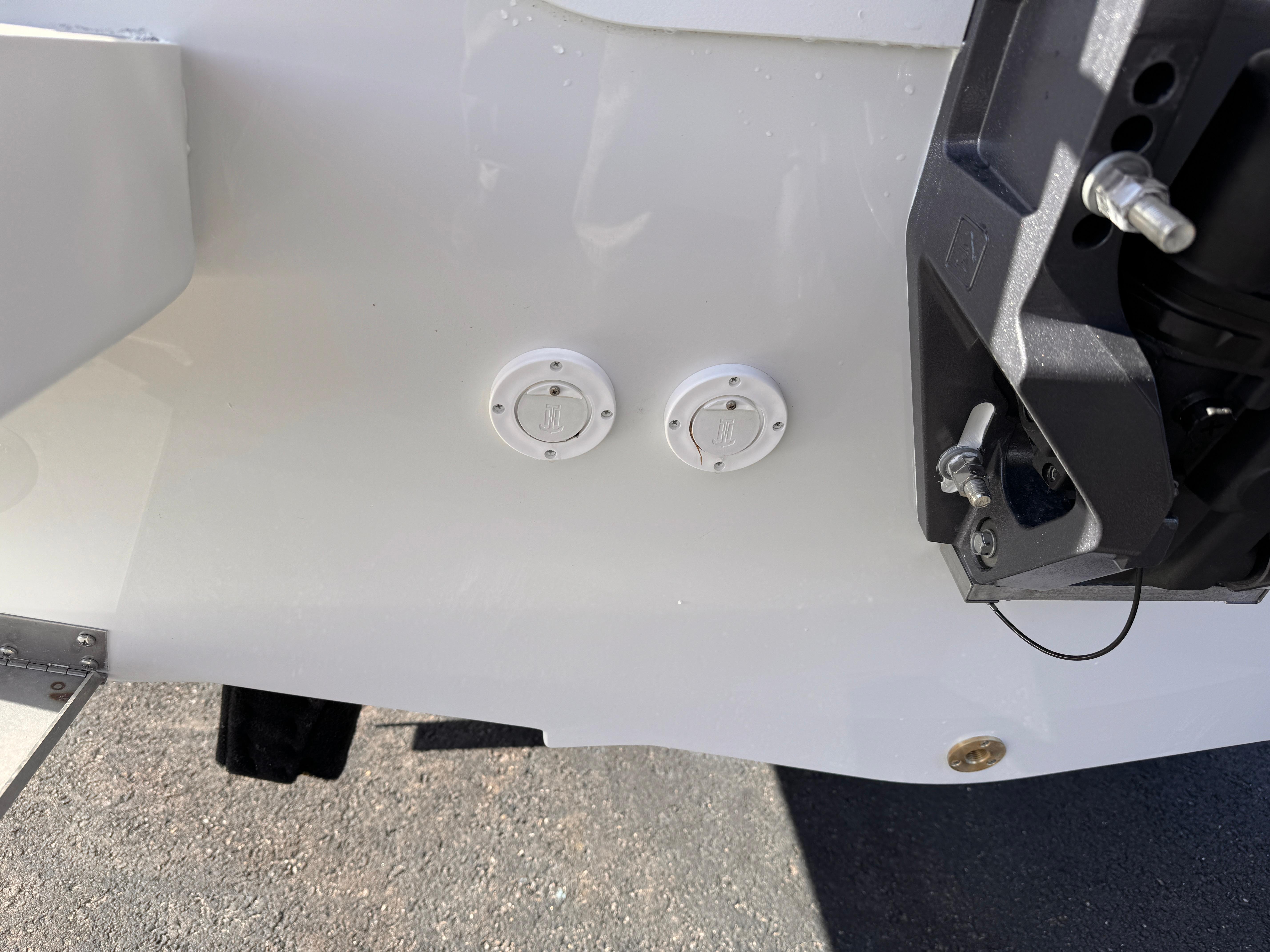 2025-parker-18se-center-console-power-9756526-20250412105403633-1_xlarge