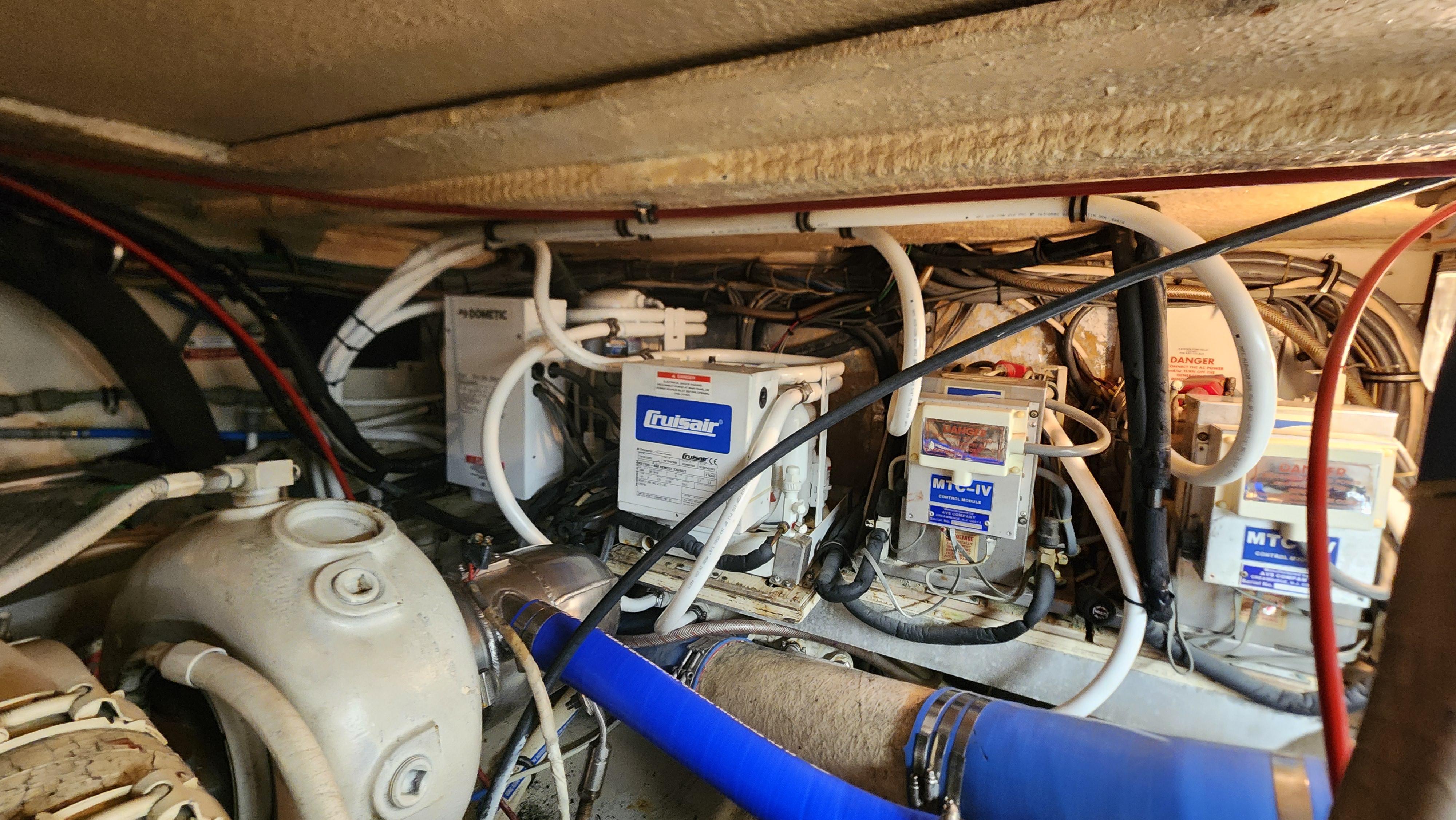 Hatteras-52 Cockpit Motor Yacht 1990-Hatt Trick FL-US-9756531 | Thumbnail