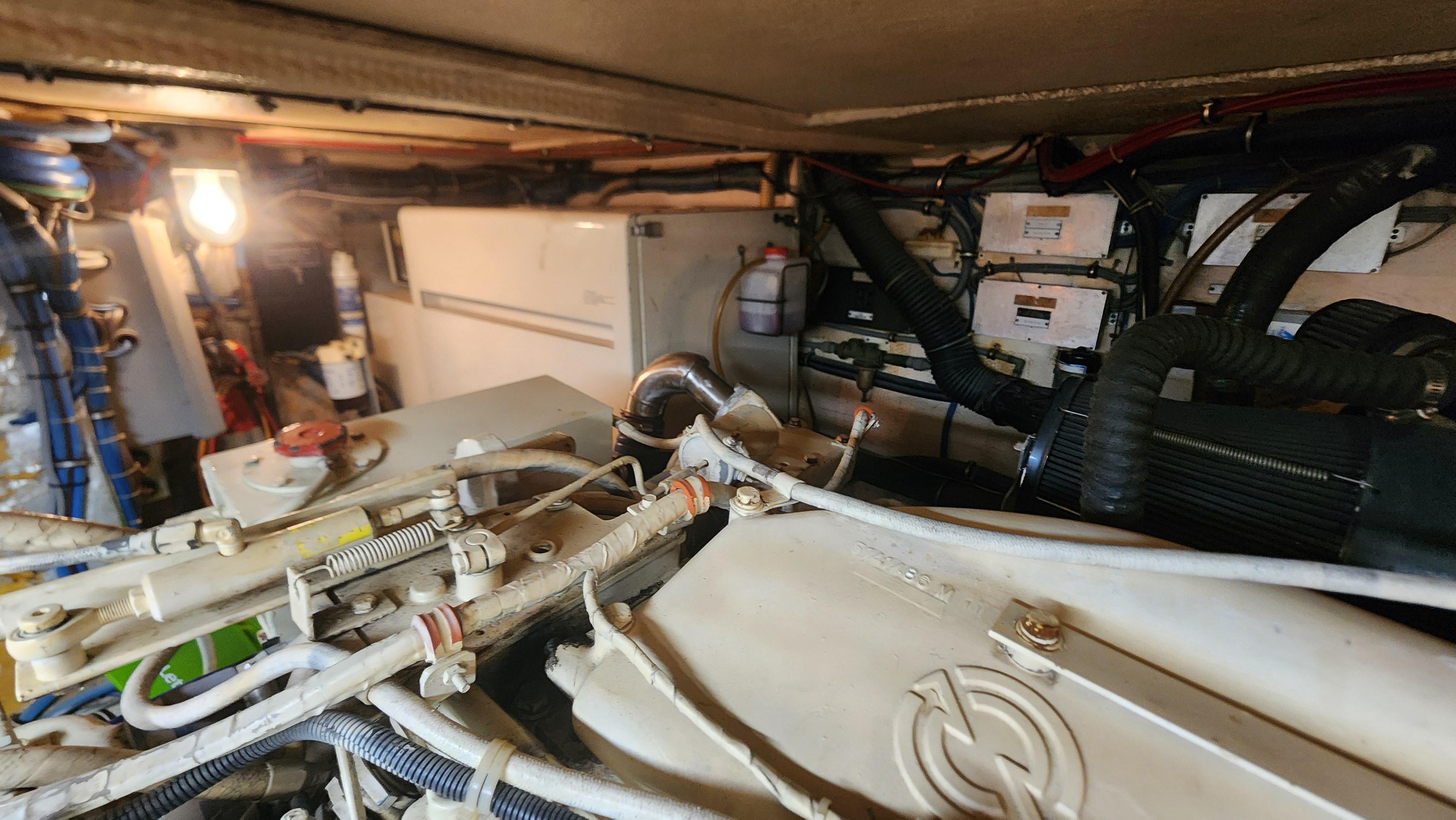 Hatteras-52 Cockpit Motor Yacht 1990-Hatt Trick FL-US-9756531 | Thumbnail