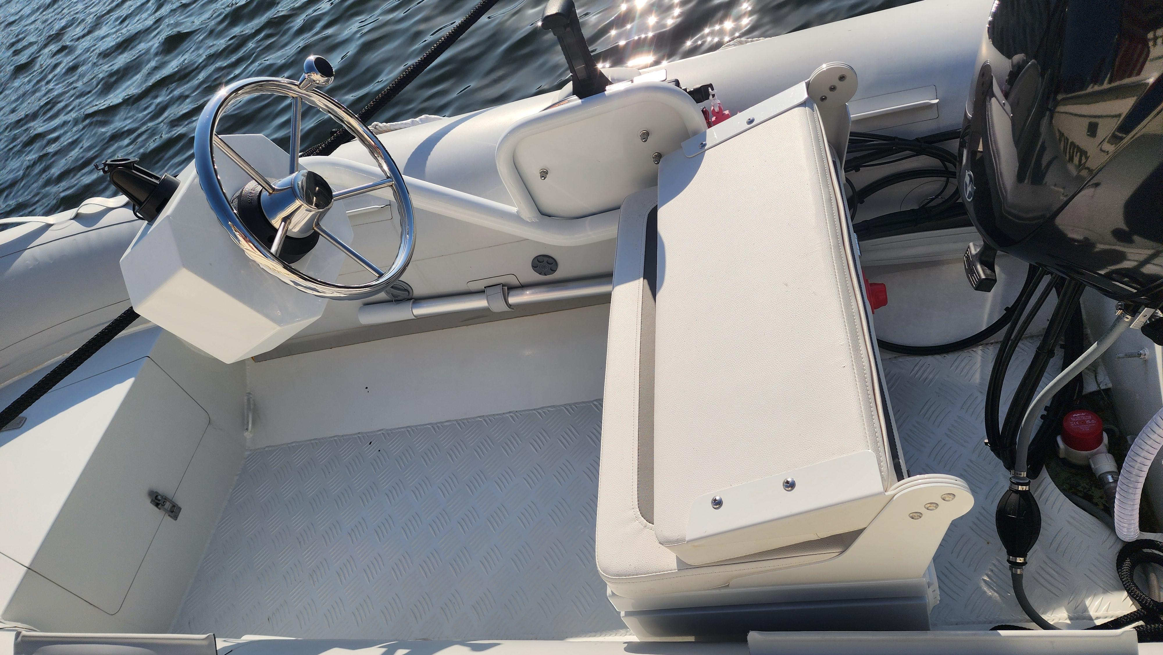 Hatteras-52 Cockpit Motor Yacht 1990-Hatt Trick FL-US-9756531 | Thumbnail