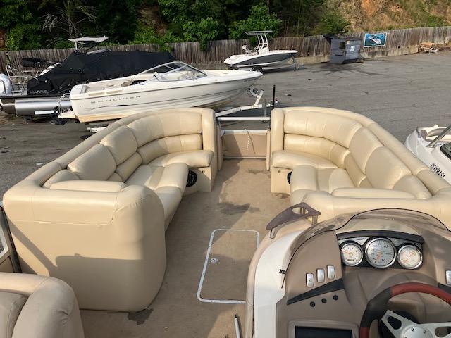 2007 Bennington 2275QXi pontoon boat with beige seating, docked near other boats.