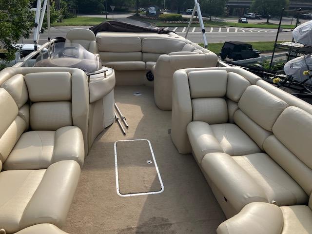 2007 Bennington 2275QXi pontoon boat with beige leather seating and spacious deck layout.