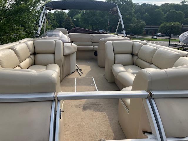 2007 Bennington 2275QXi pontoon boat with spacious beige seating and canopy.
