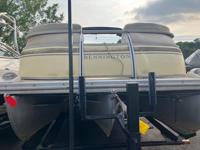 2007 Bennington 2275QXi pontoon boat on trailer, rear view.