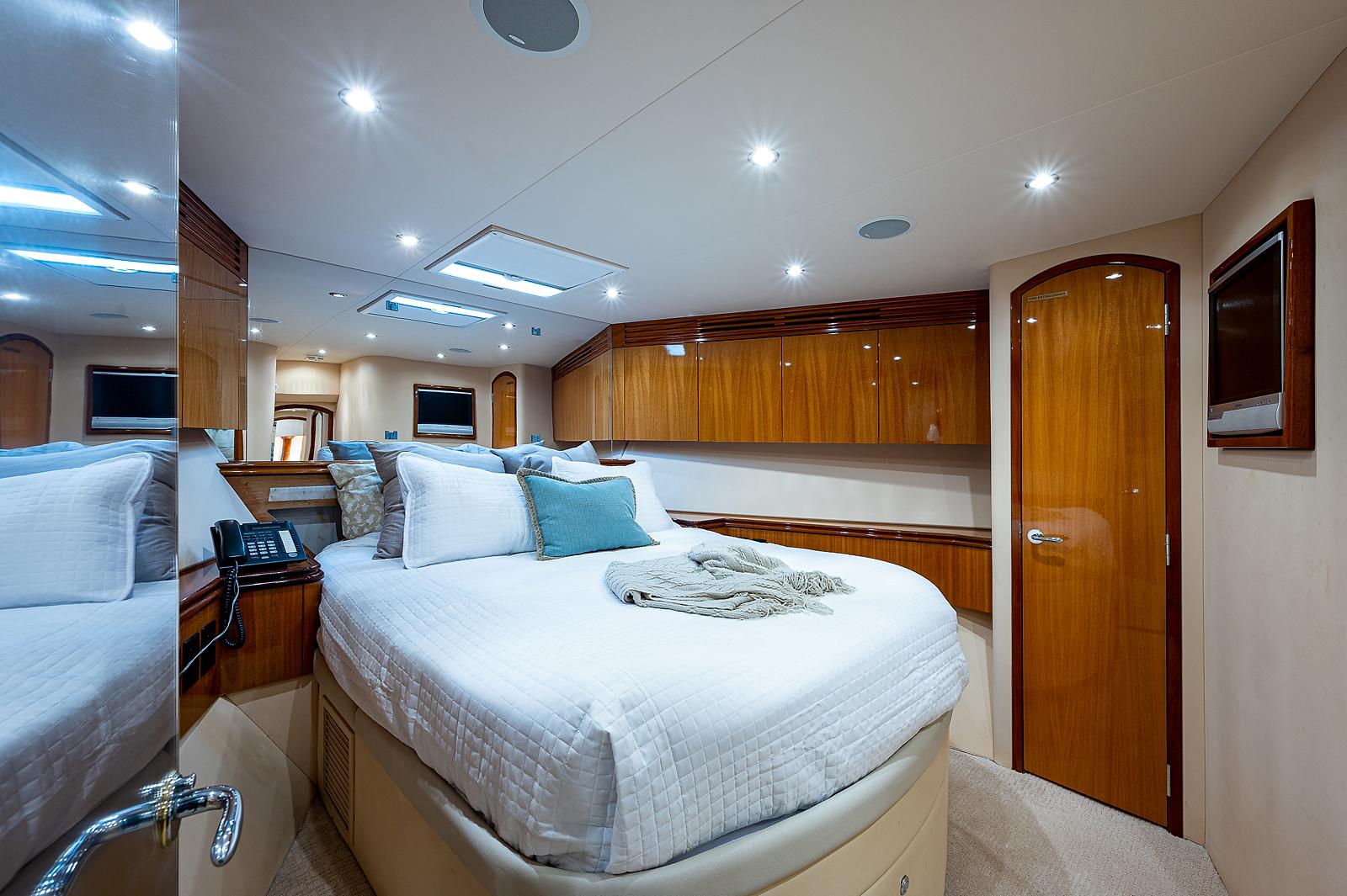 2007 Hatteras 80 Motor Yacht