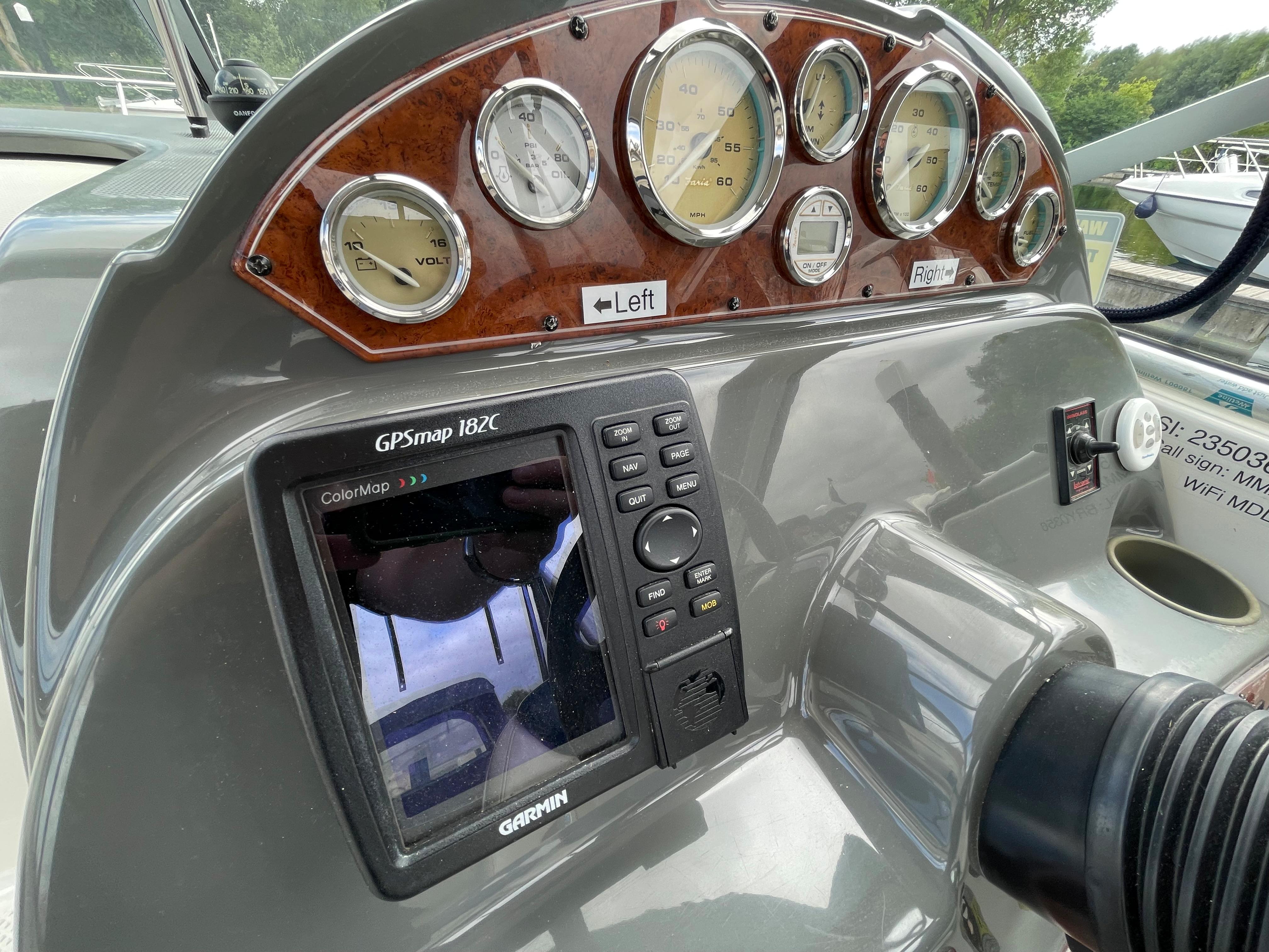 2005 Bayliner 265