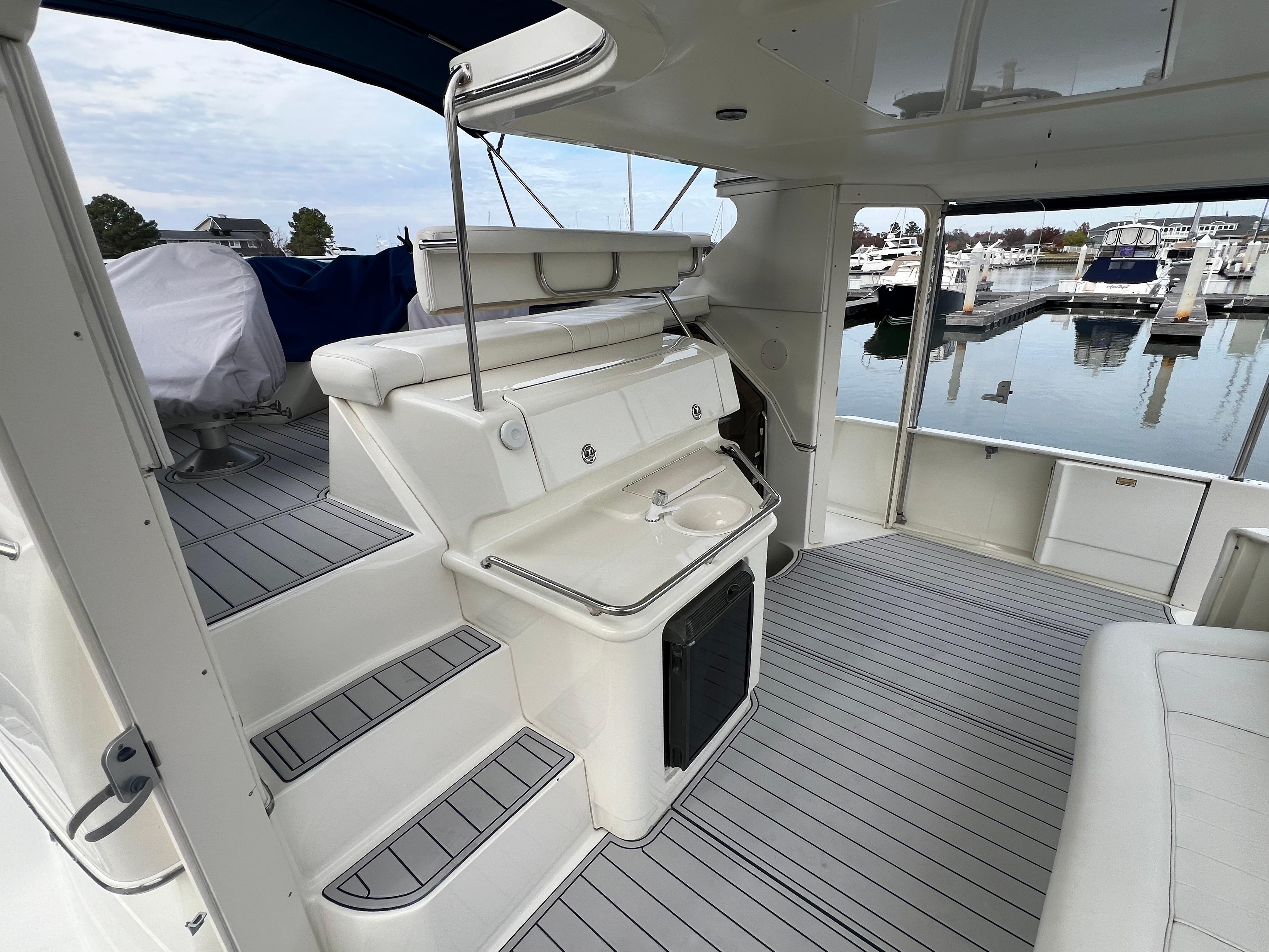 2001 Sea Ray 380 Aft Cabin