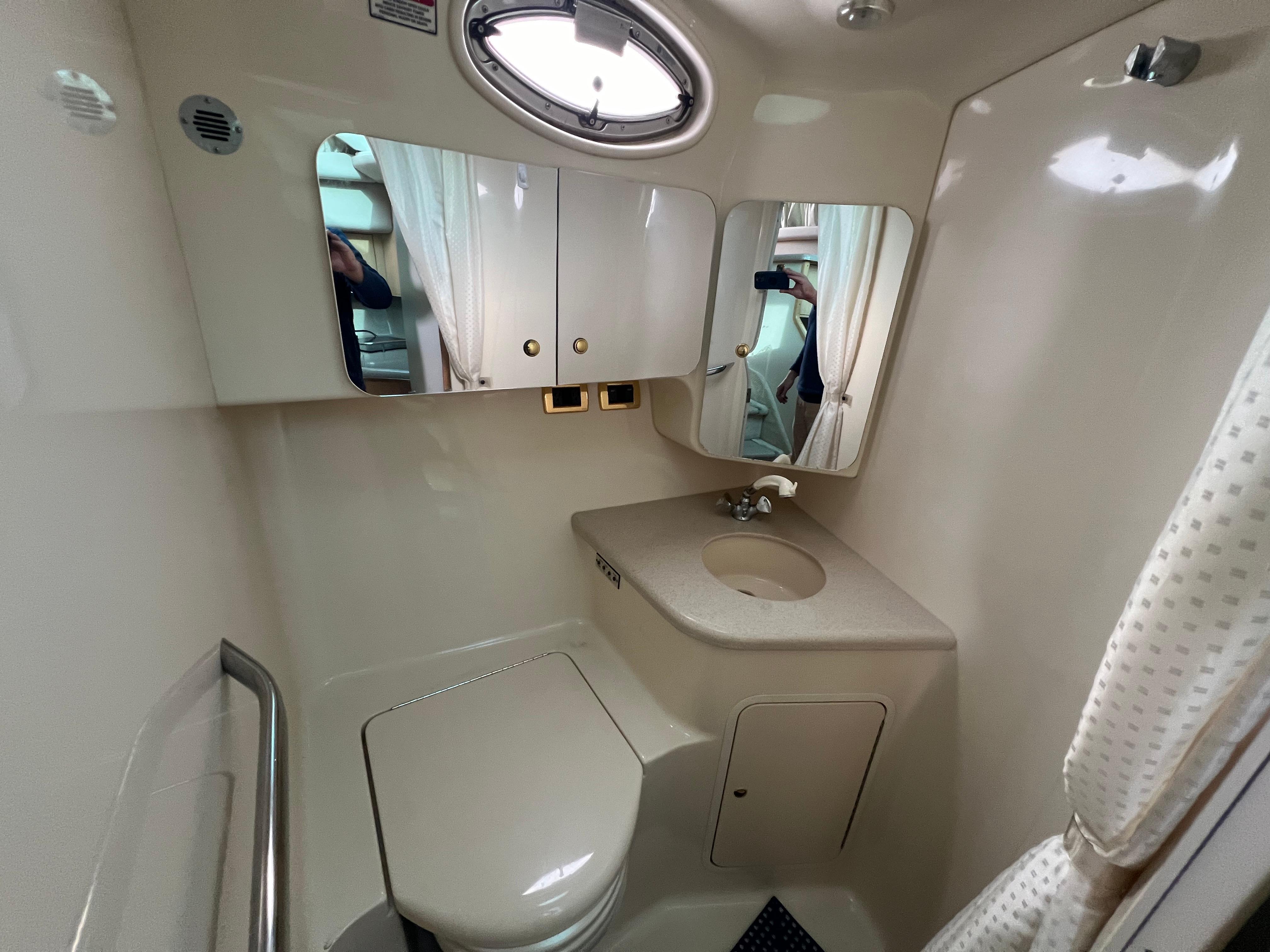 2001 Sea Ray 380 Aft Cabin