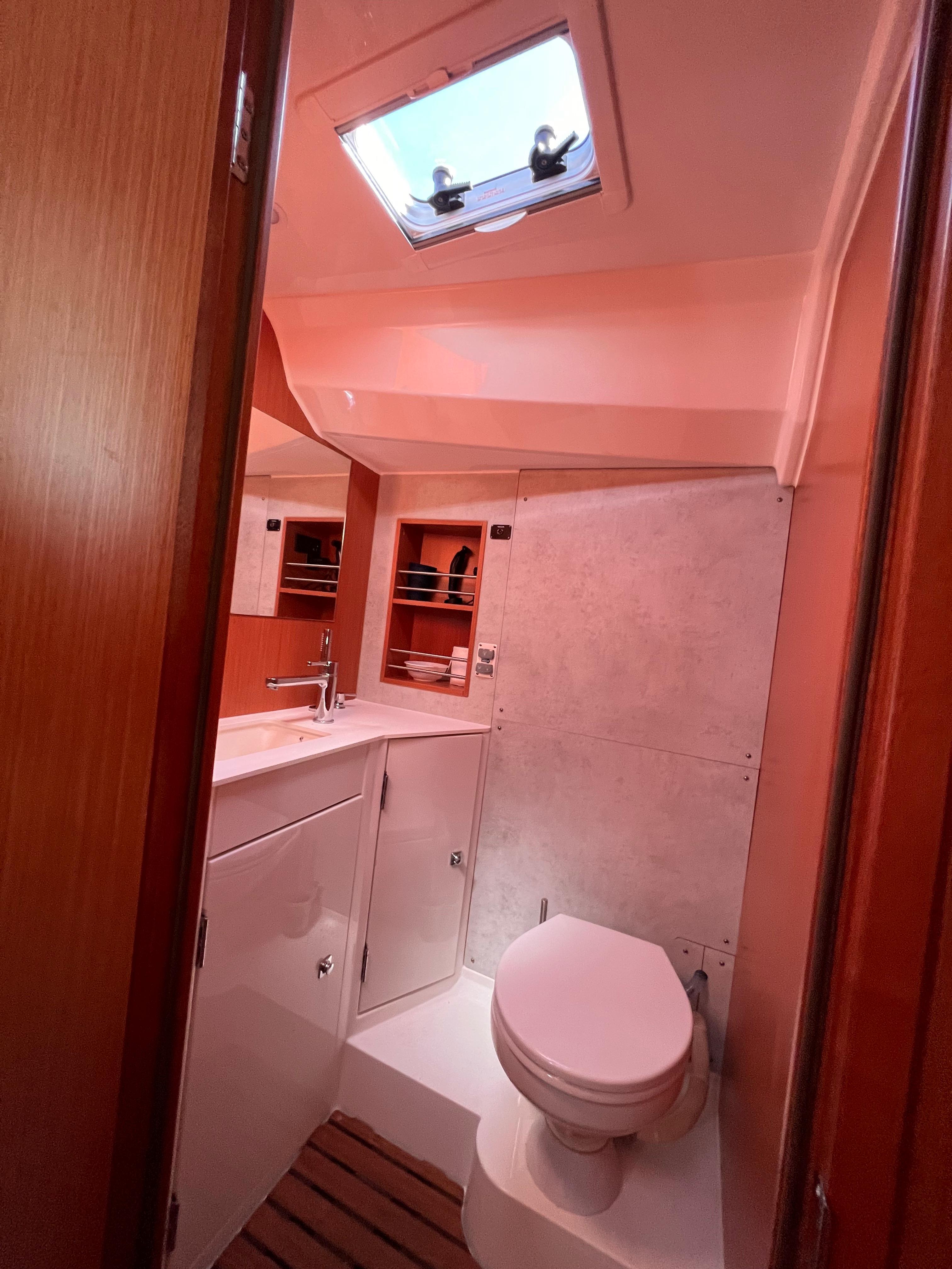 Image [42] of 2021 Bavaria C42