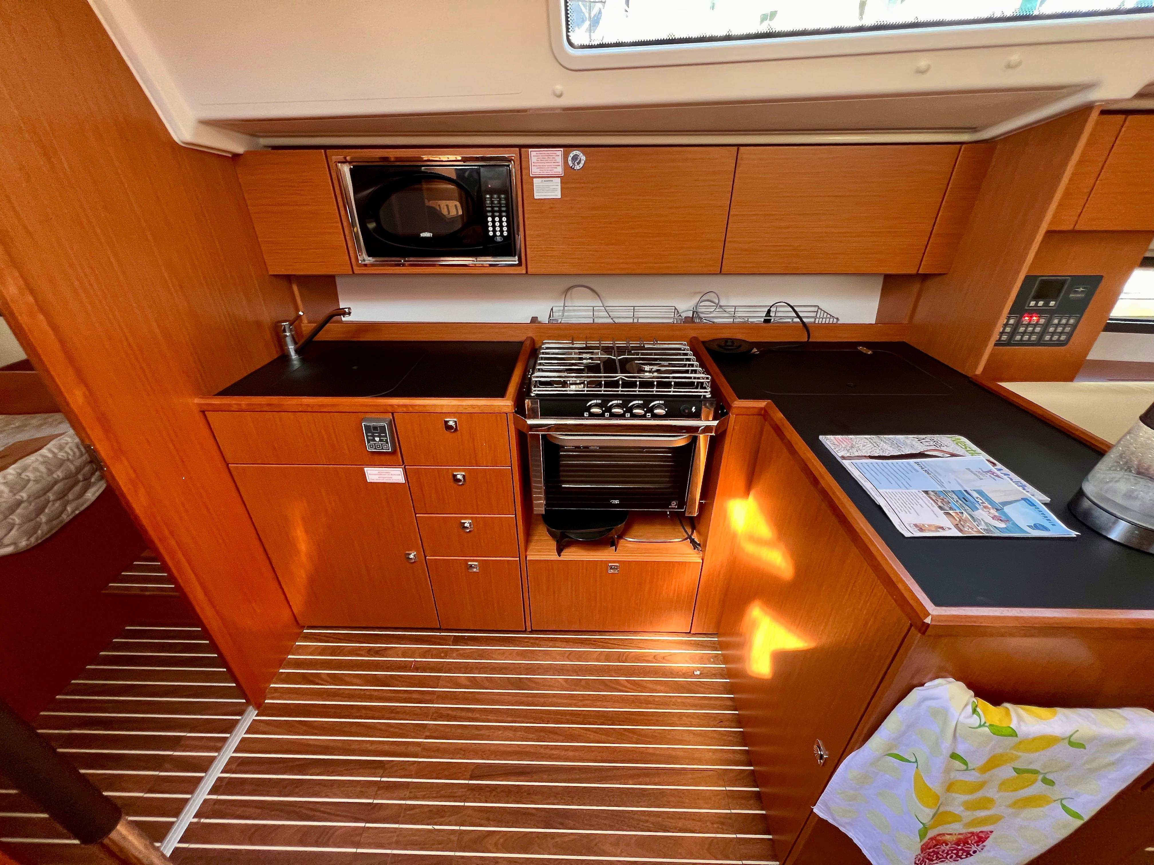 Image [28] of 2021 Bavaria C42