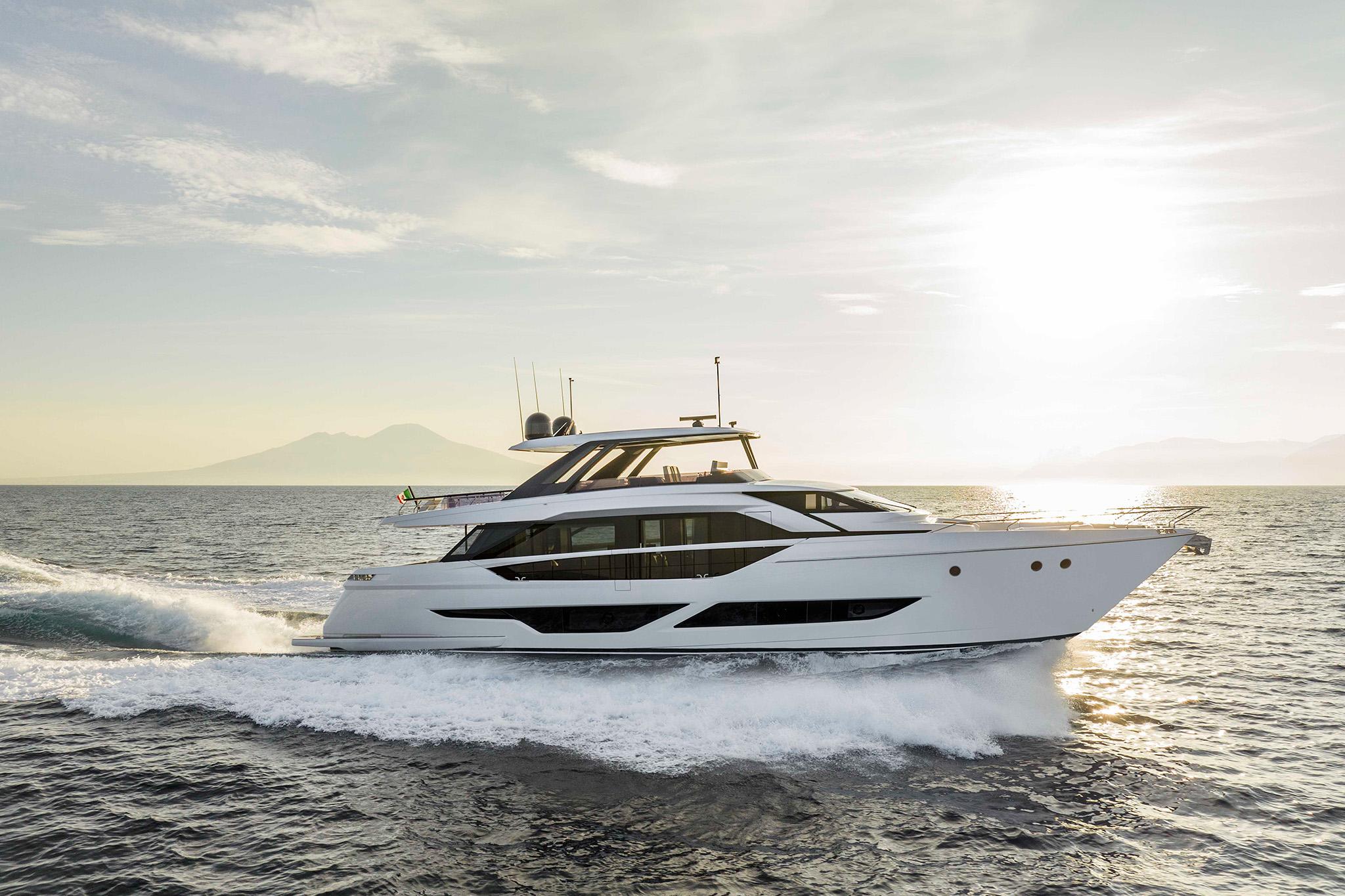 FERRETTI YACHTS 860
