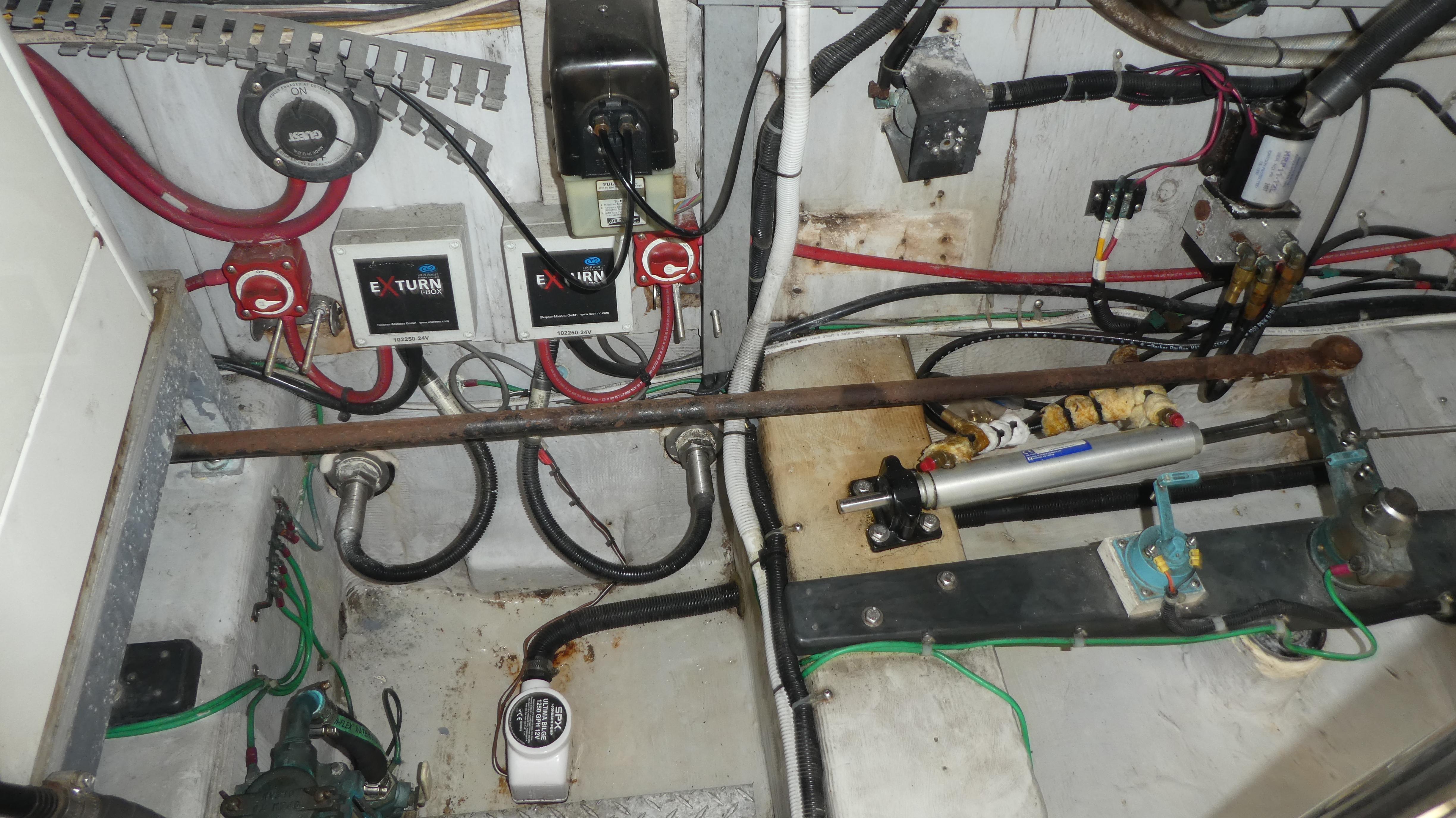 1998-carver-530-voyager-pilothouse-power-9756549-20250422131008706-1_XLARGE