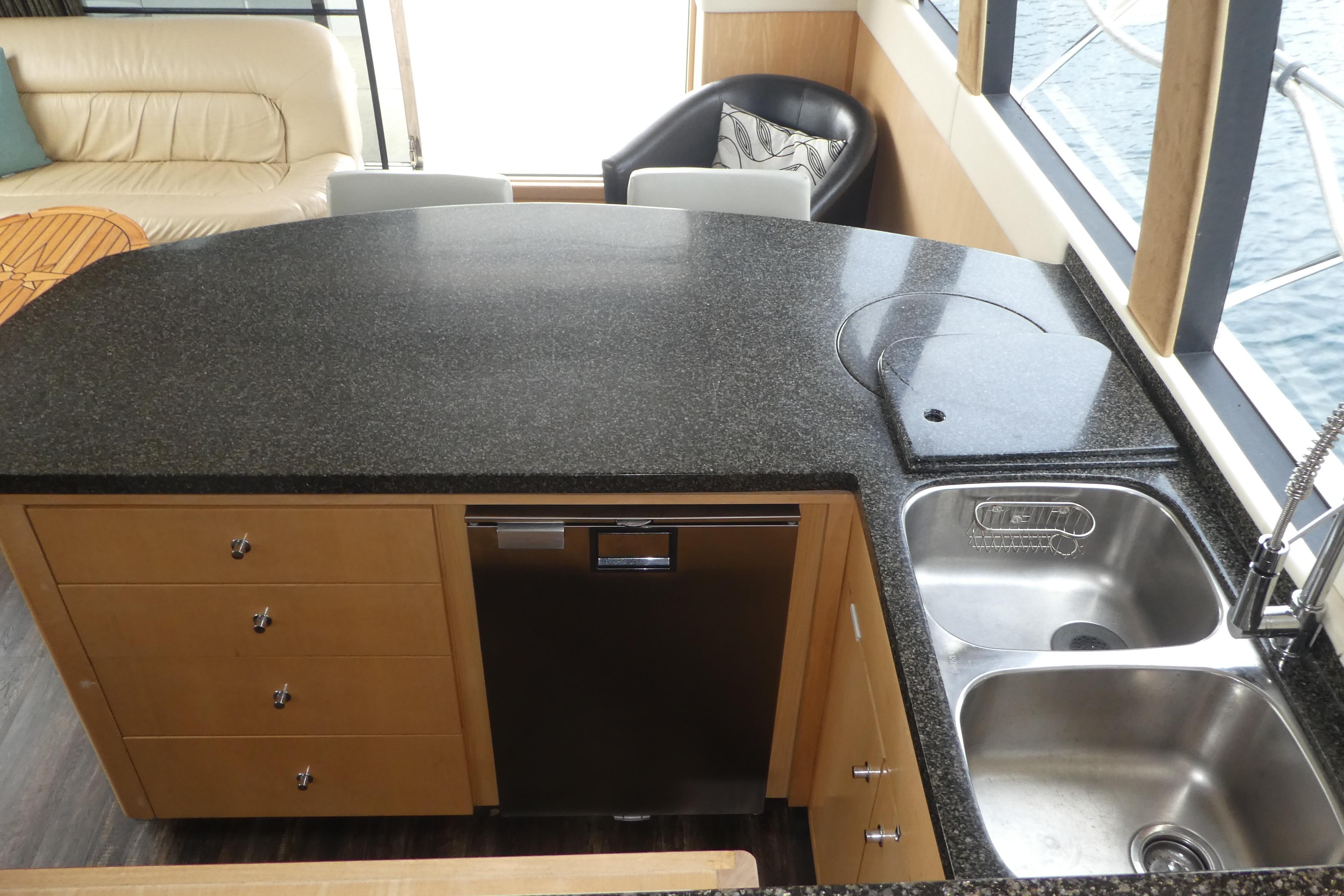 1998-carver-530-voyager-pilothouse-power-9756549-20250422140036295-1_XLARGE
