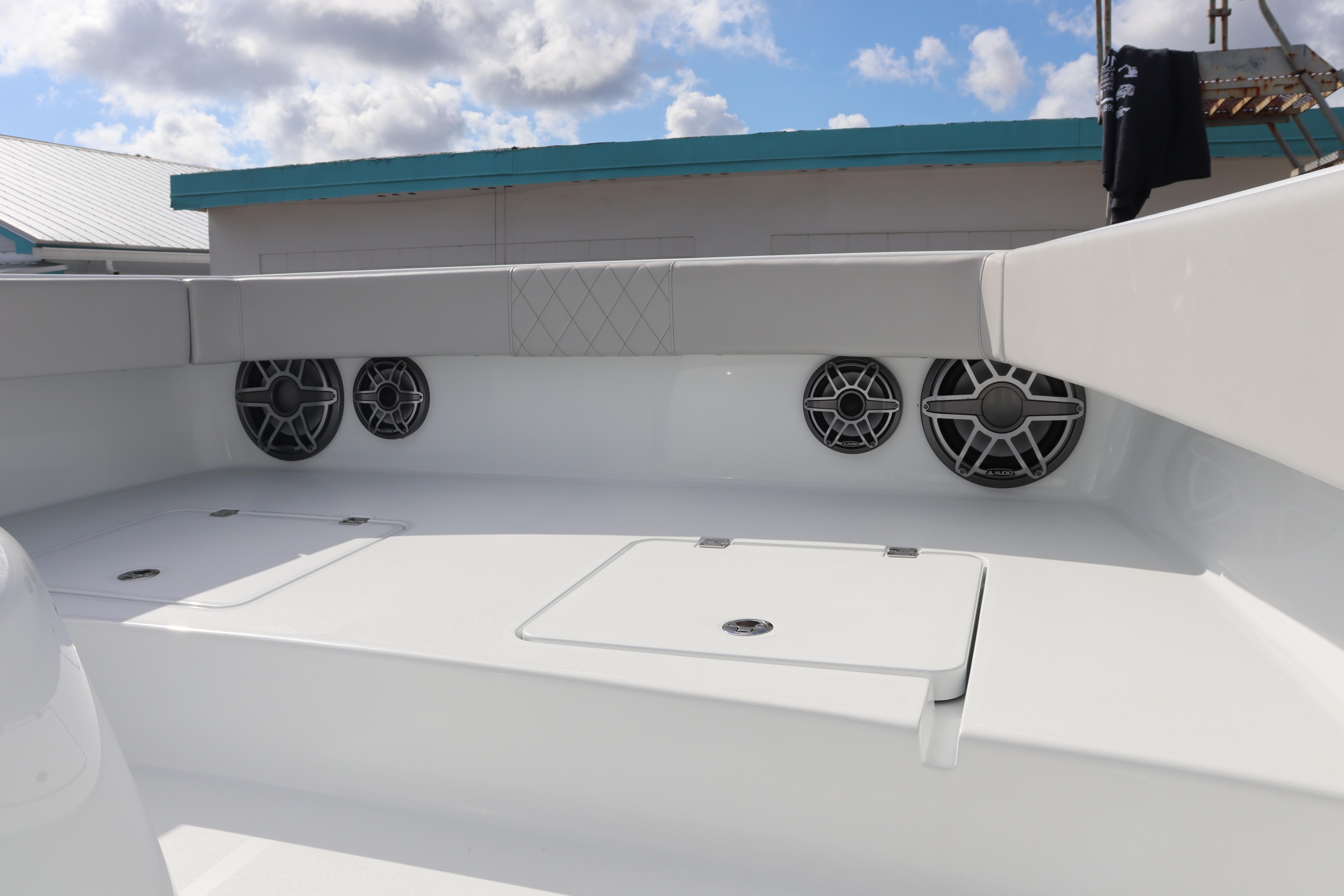2023-freeman-42-center-console-power-9686505-20250218104211136-1_XLARGE
