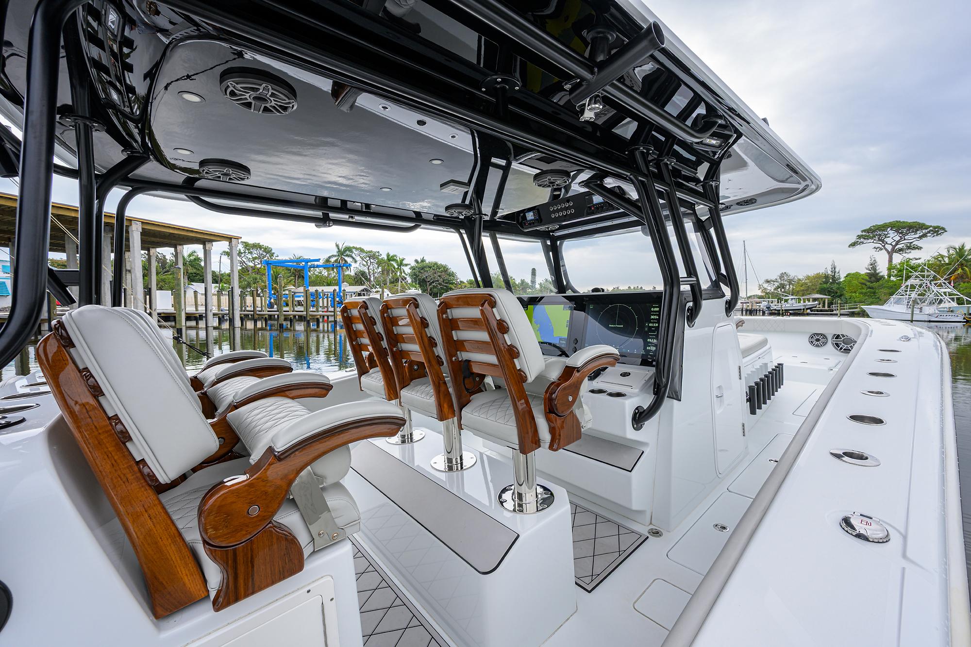 2023-freeman-42-center-console-power-9686505-20250228053832157-1_XLARGE