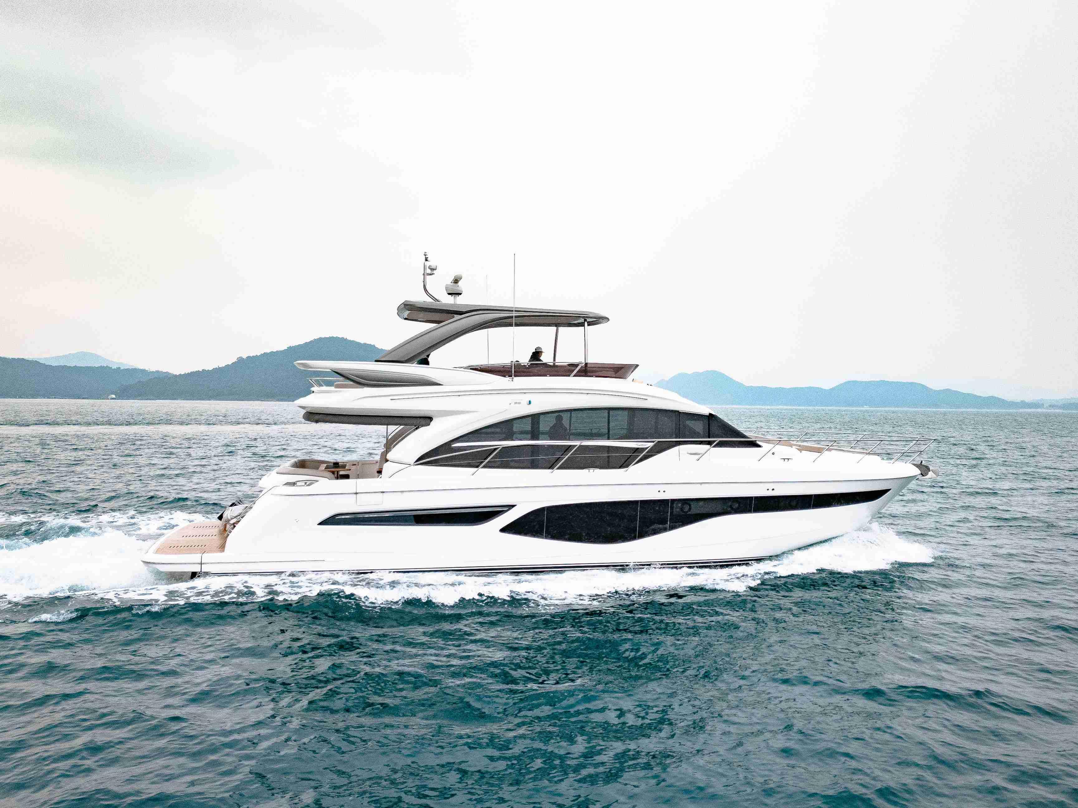 2021 Princess F62