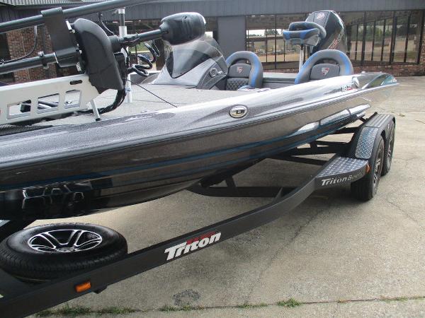 2021 Triton boat for sale, model of the boat is 18 TRX & Image # 15 of 17