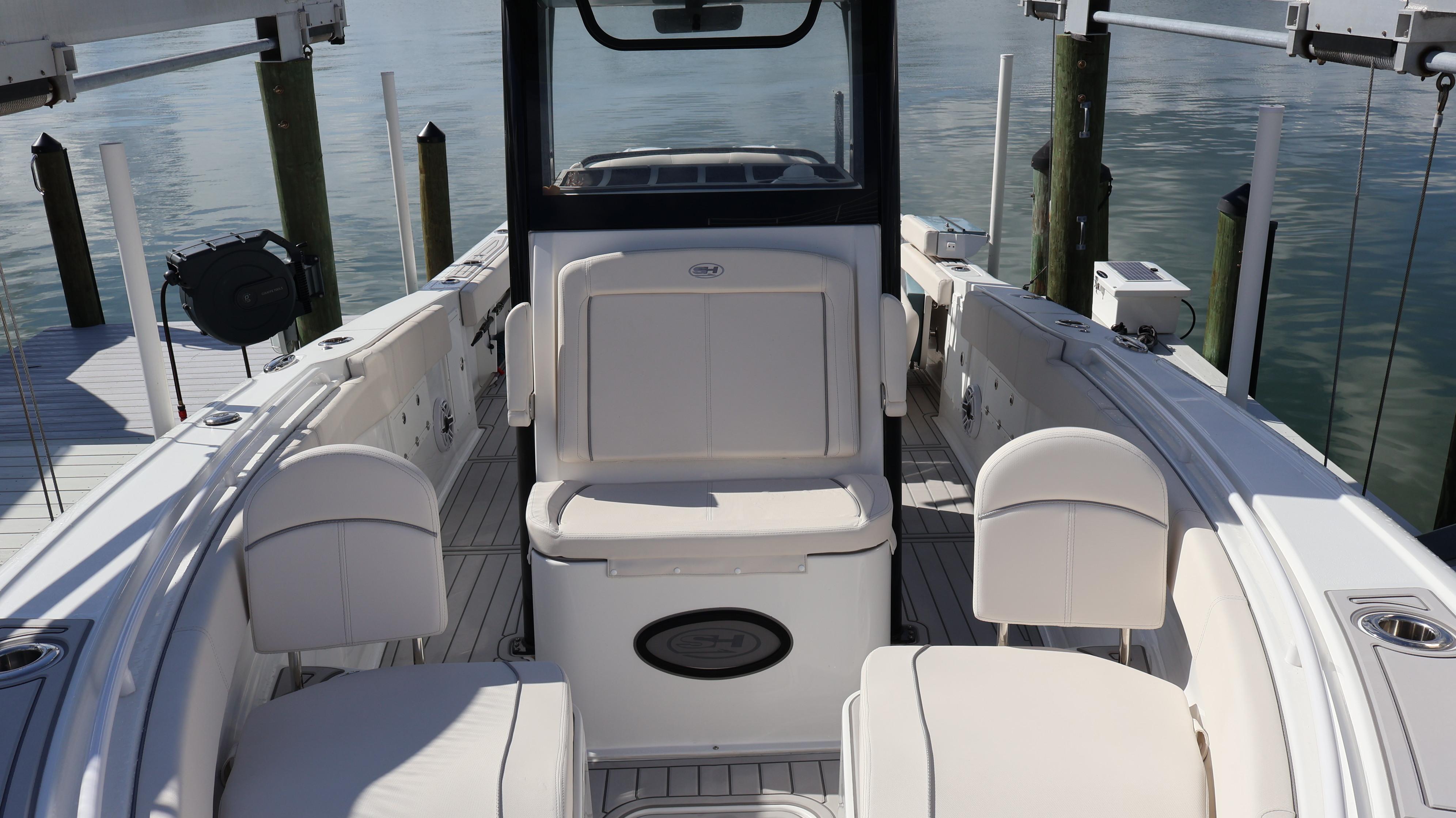 2023 Sea Hunt Ultra 305 SE