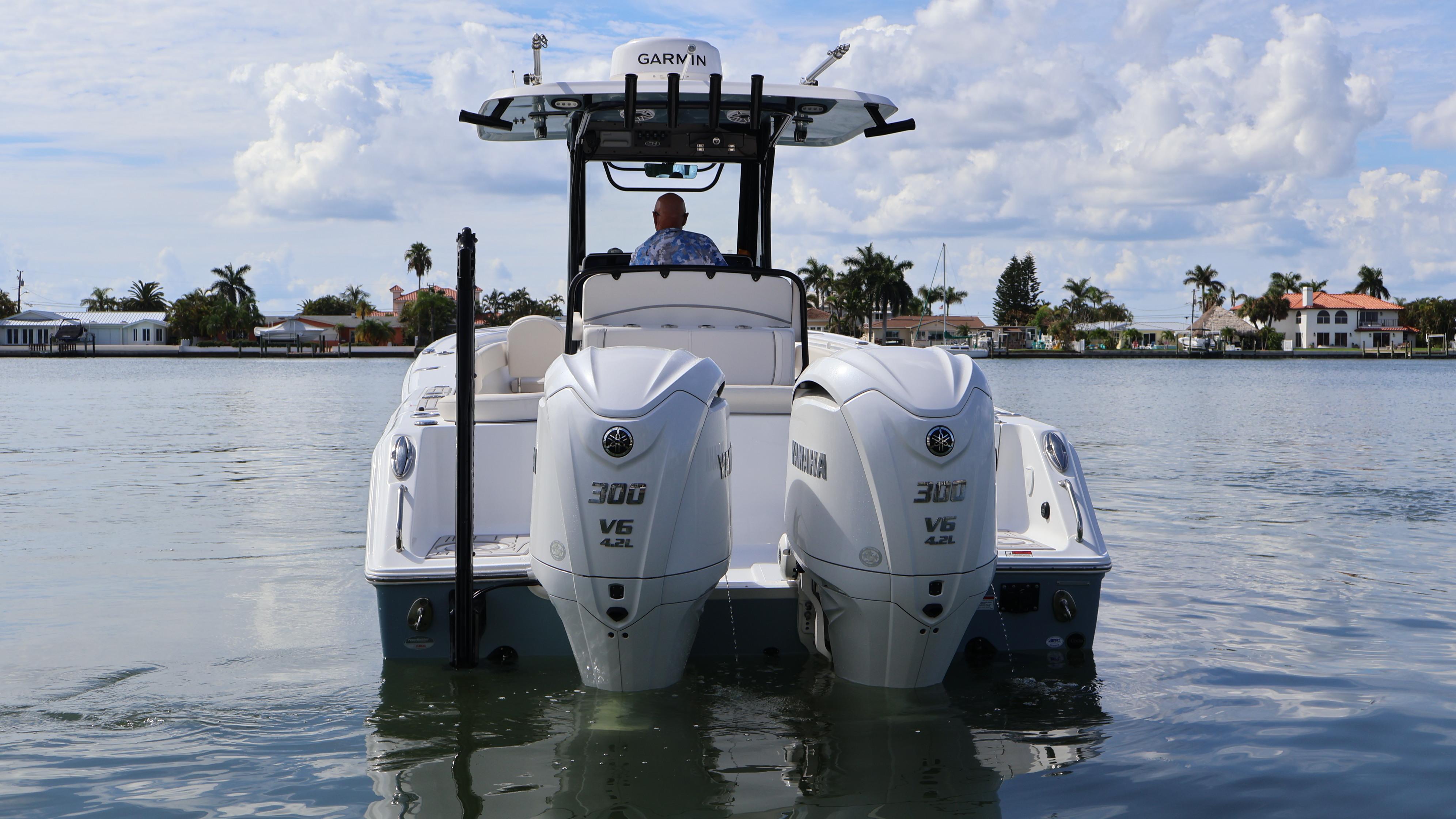 2023 Sea Hunt Ultra 305 SE