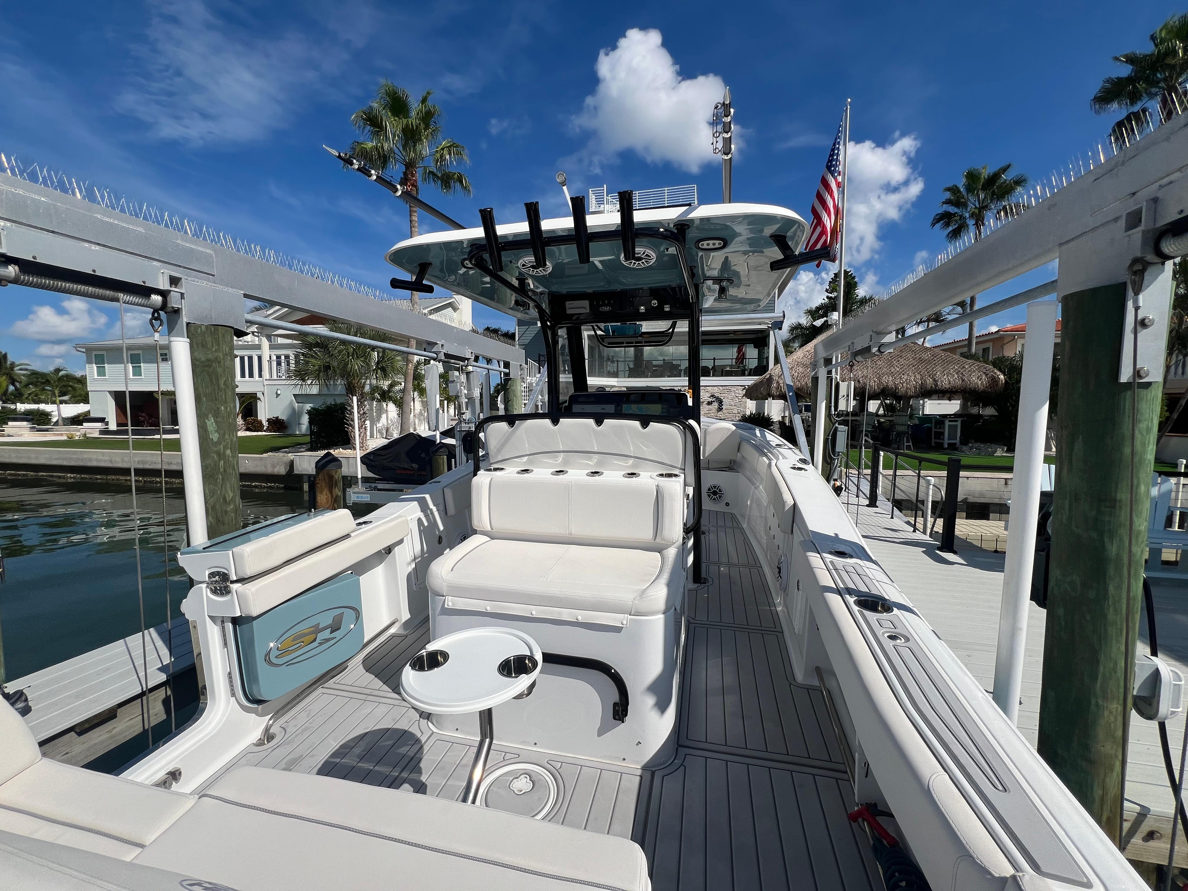 2023 Sea Hunt Ultra 305 SE