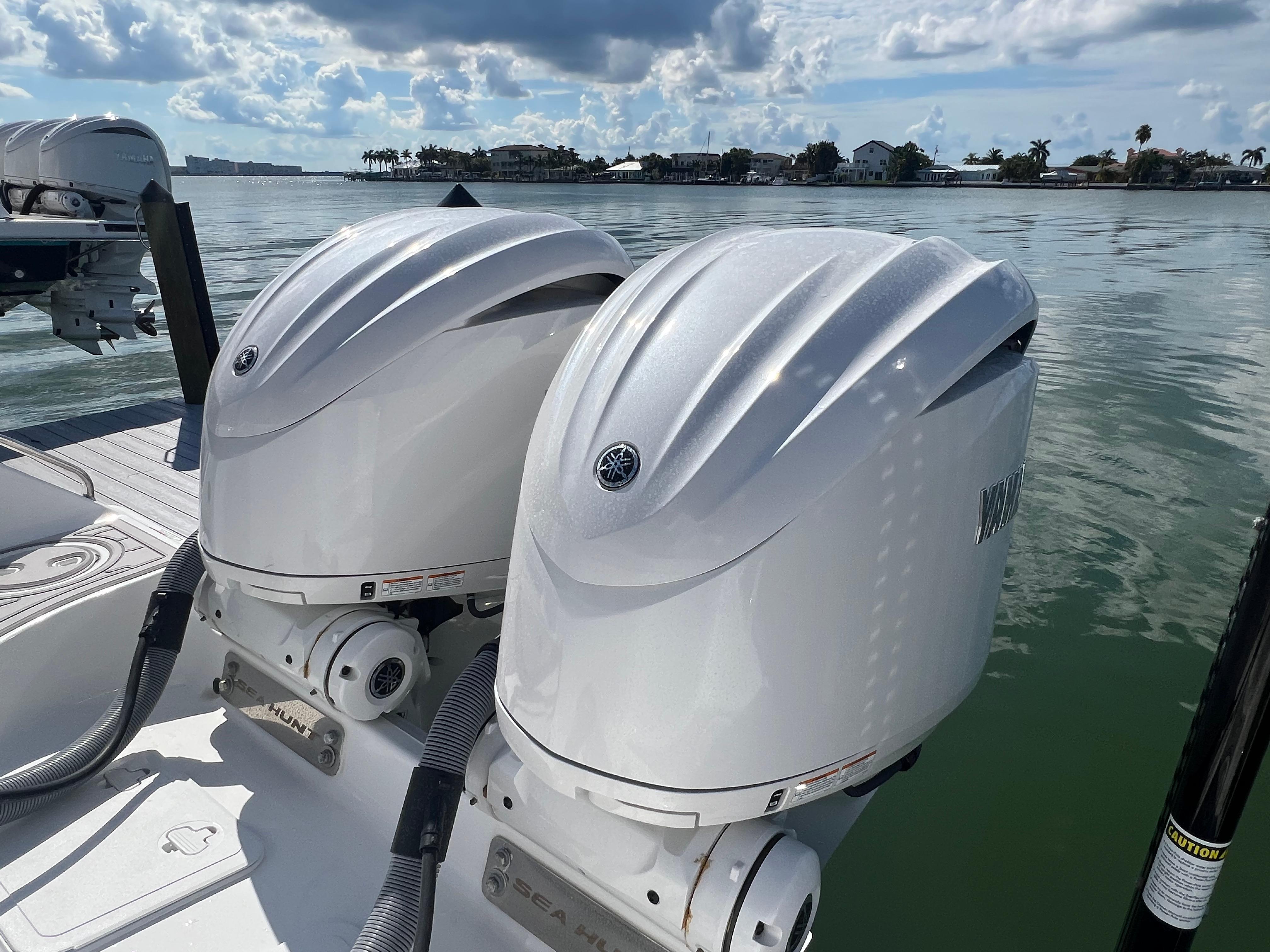 2023 Sea Hunt Ultra 305 SE