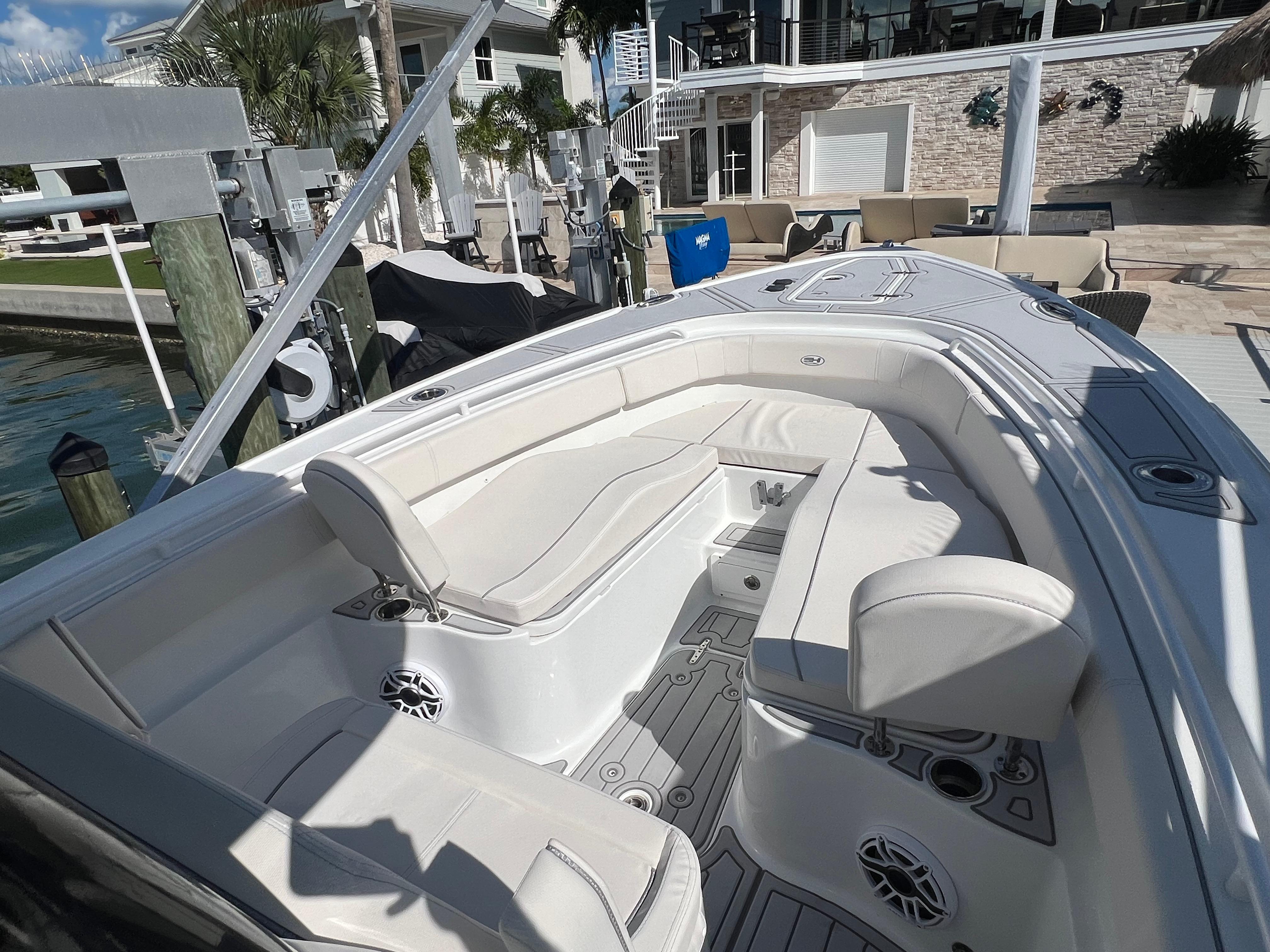 2023 Sea Hunt Ultra 305 SE