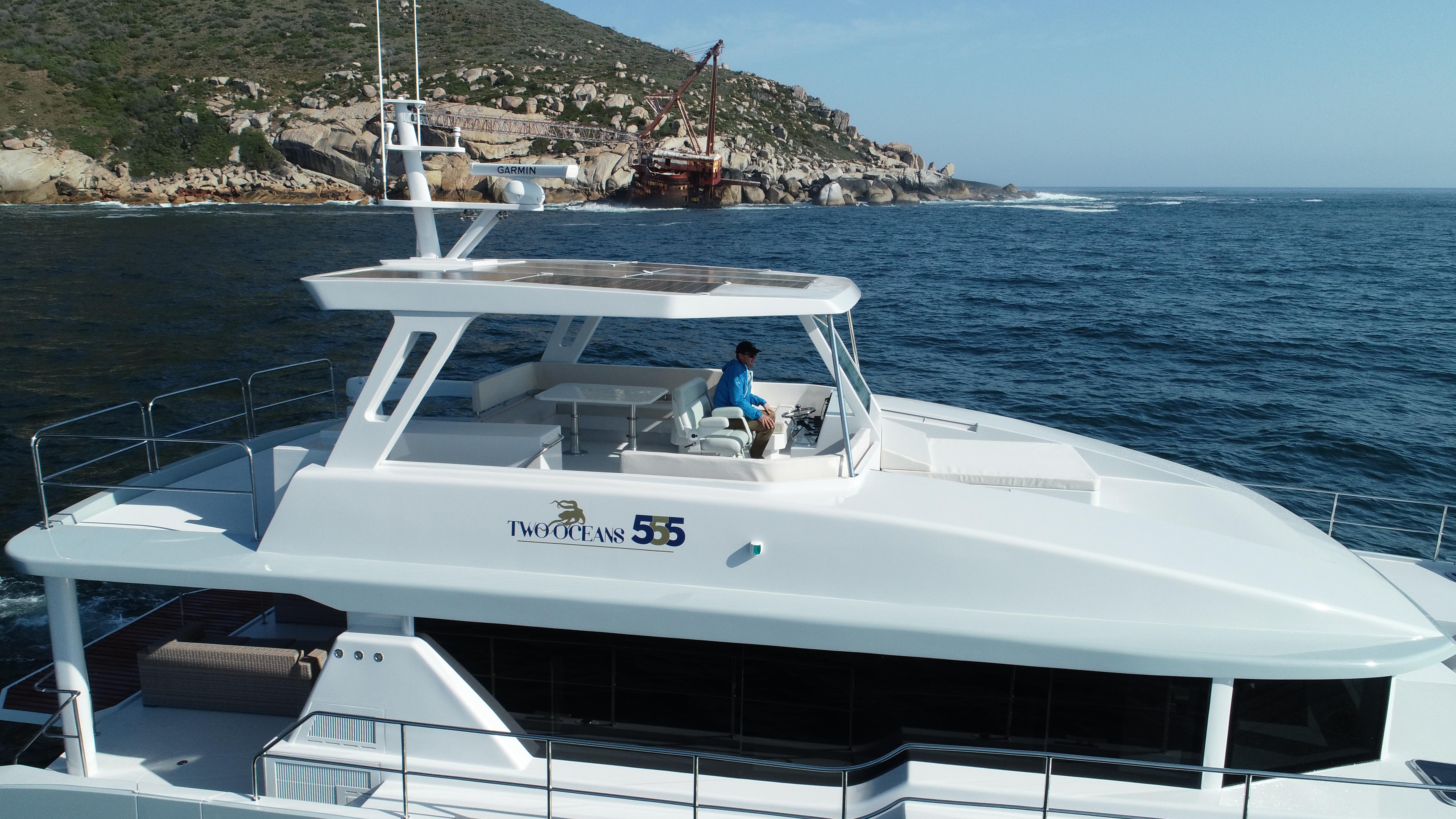 Two Oceans 555 Exterior