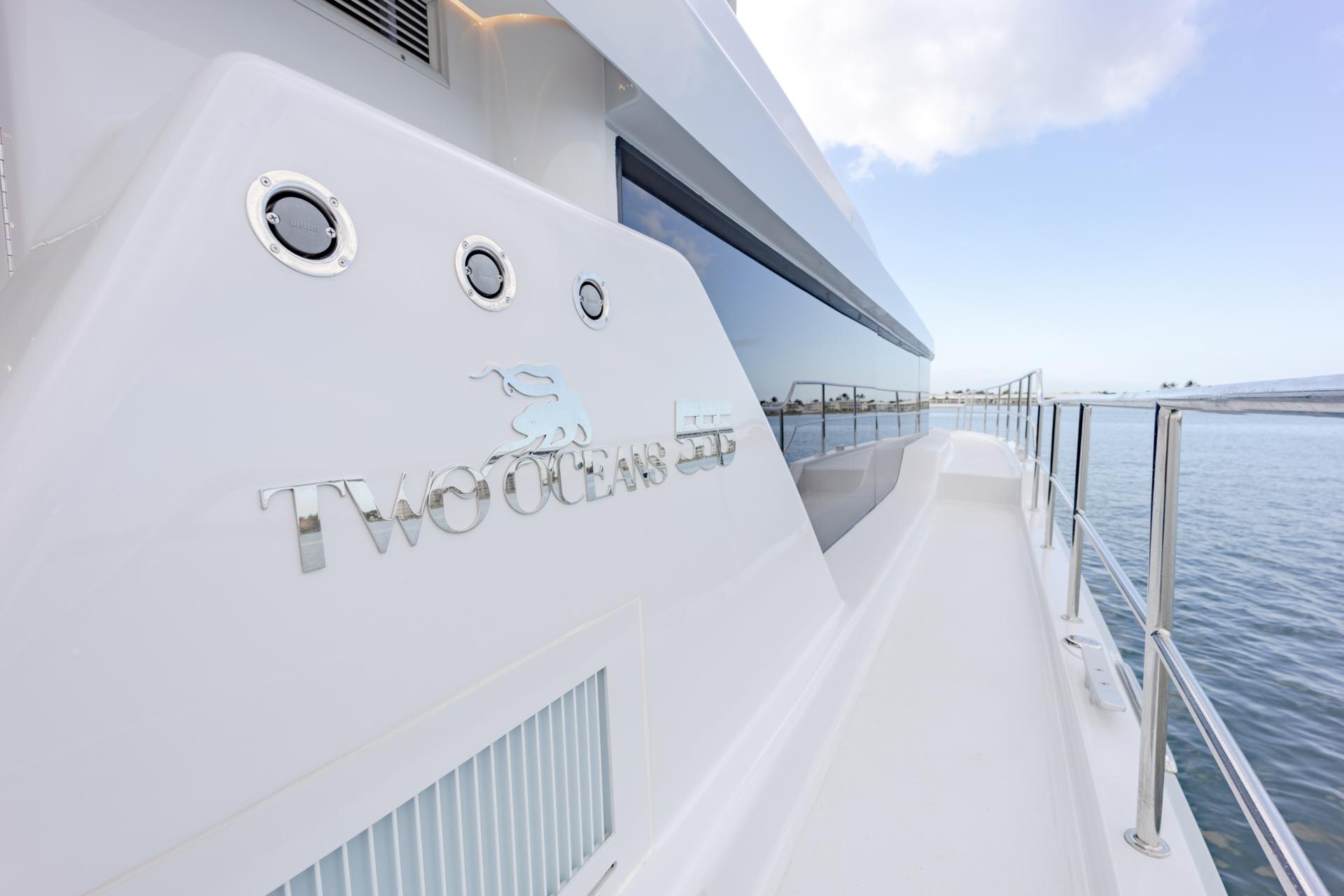 Two Oceans 555 Exterior port