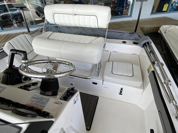 2018 Yamaha boat for sale, model of the boat is 210 FSH Deluxe & Image # 7 of 10