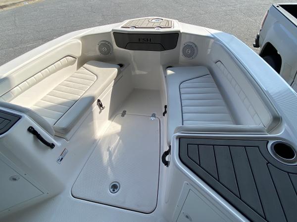 2018 Yamaha boat for sale, model of the boat is 210 FSH Deluxe & Image # 8 of 10