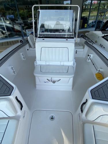 2018 Yamaha boat for sale, model of the boat is 210 FSH Deluxe & Image # 9 of 10